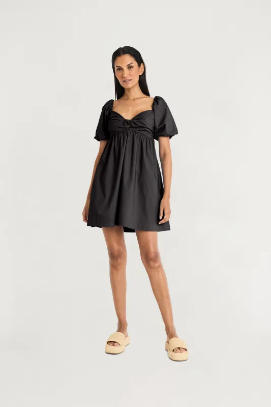 Cyrus sold by Maggy London