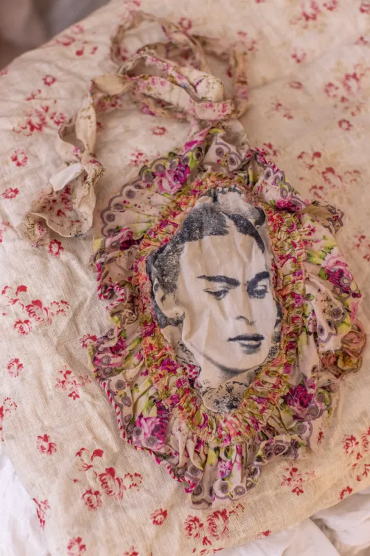 Frida Pensando En Ti Jabot sold by Magnolia Pearl