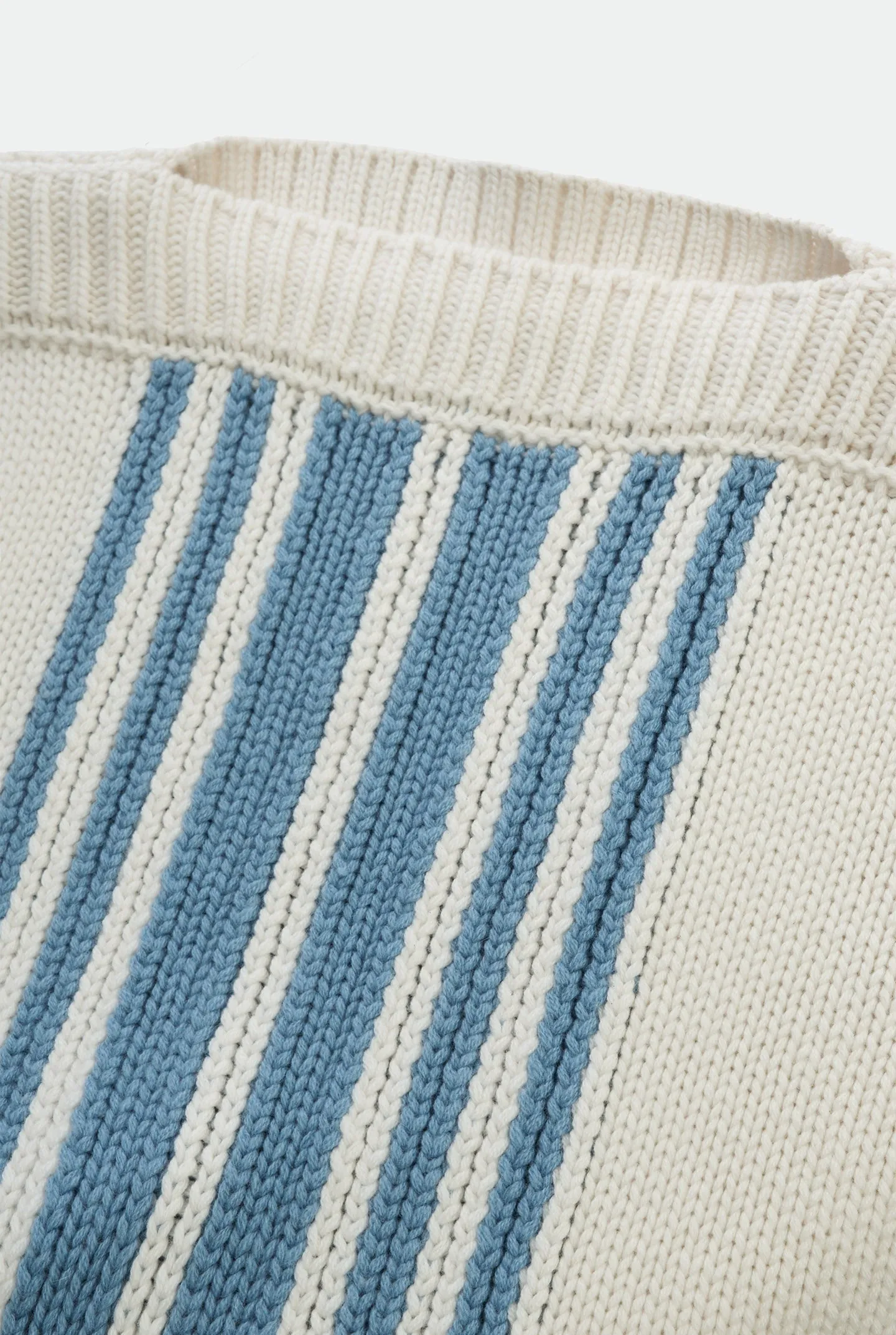 Maglia girocollo con intarsio in luxury cashmere sold by Malo product image thumbnail 3