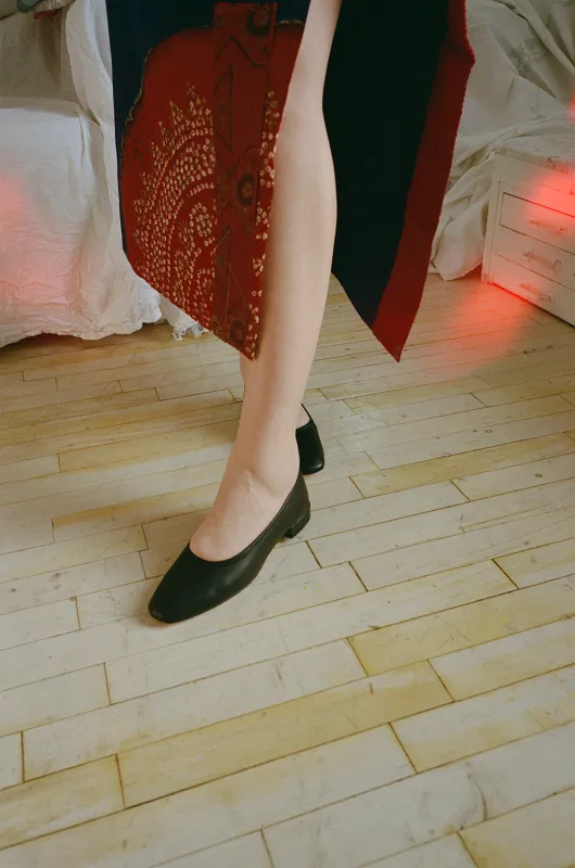 SERAFINA FLAT, BLACK made by Maryam Nassir Zadeh