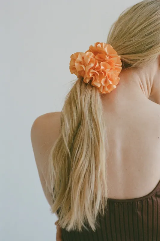 CARNATION SCRUNCHIE, SHERBERT made by Maryam Nassir Zadeh