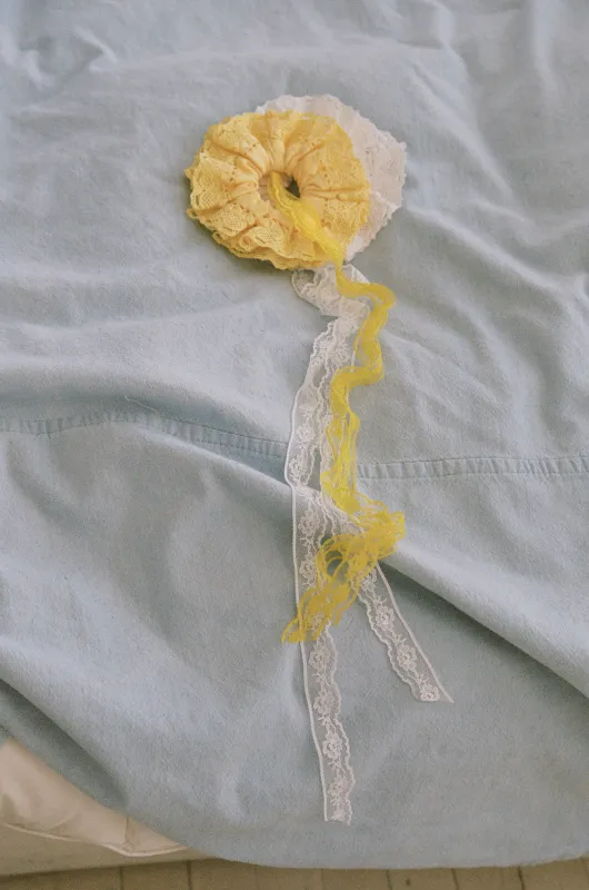 LACE SCRUNCHIE, YELLOW made by Merrma