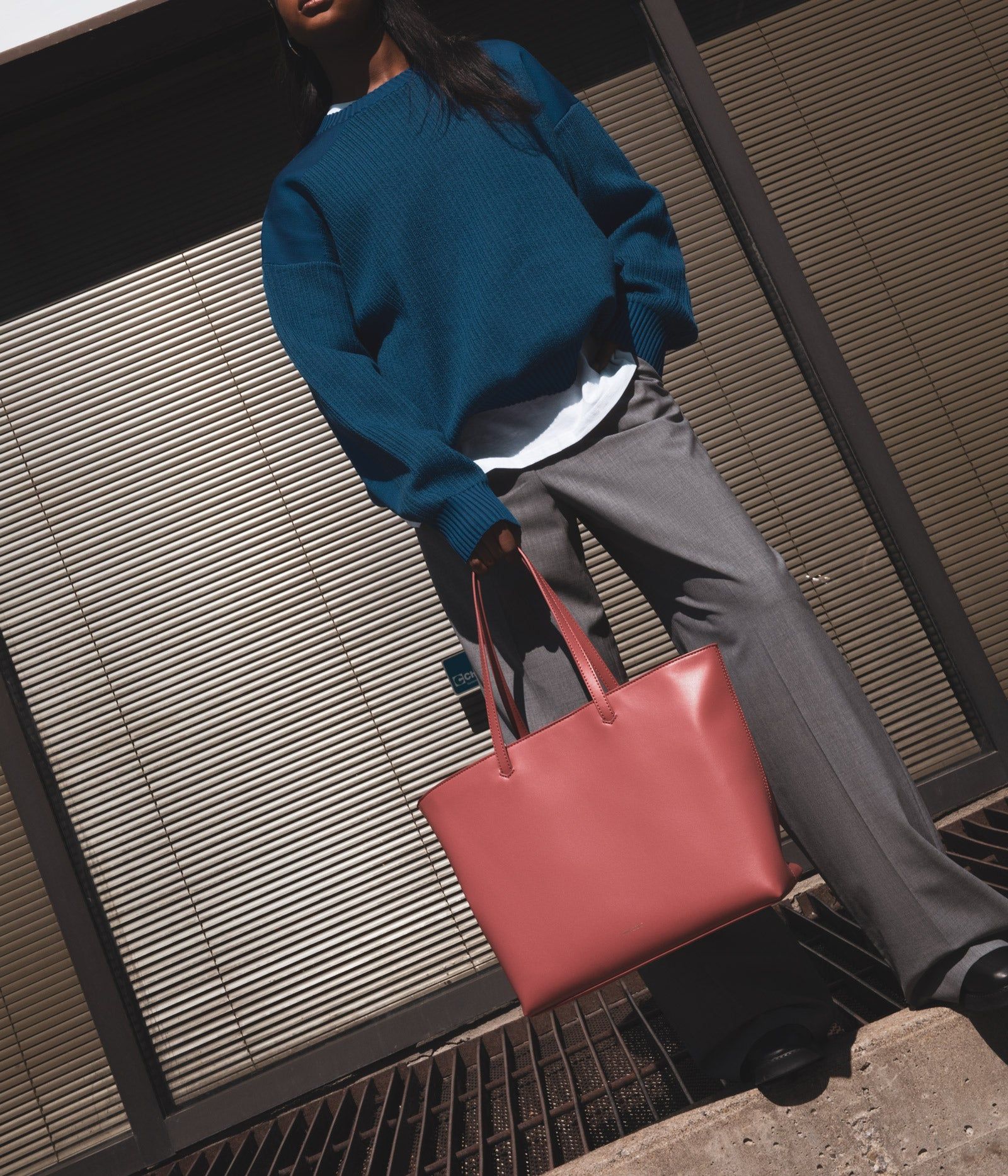 NIVI Vegan Tote Bag - APPLESKIN™ sold by Matt & Nat product image thumbnail 2