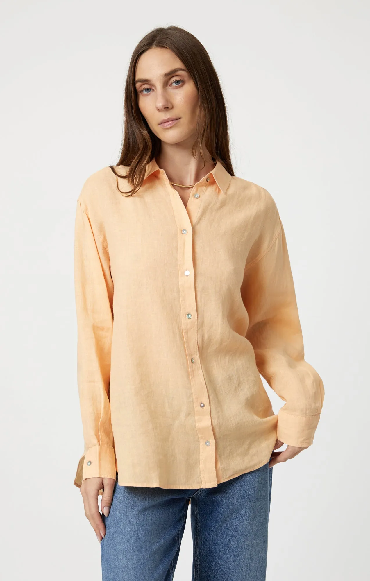 LINEN BUTTON-UP SHIRT IN CARAMEL CREAM sold by Mavi