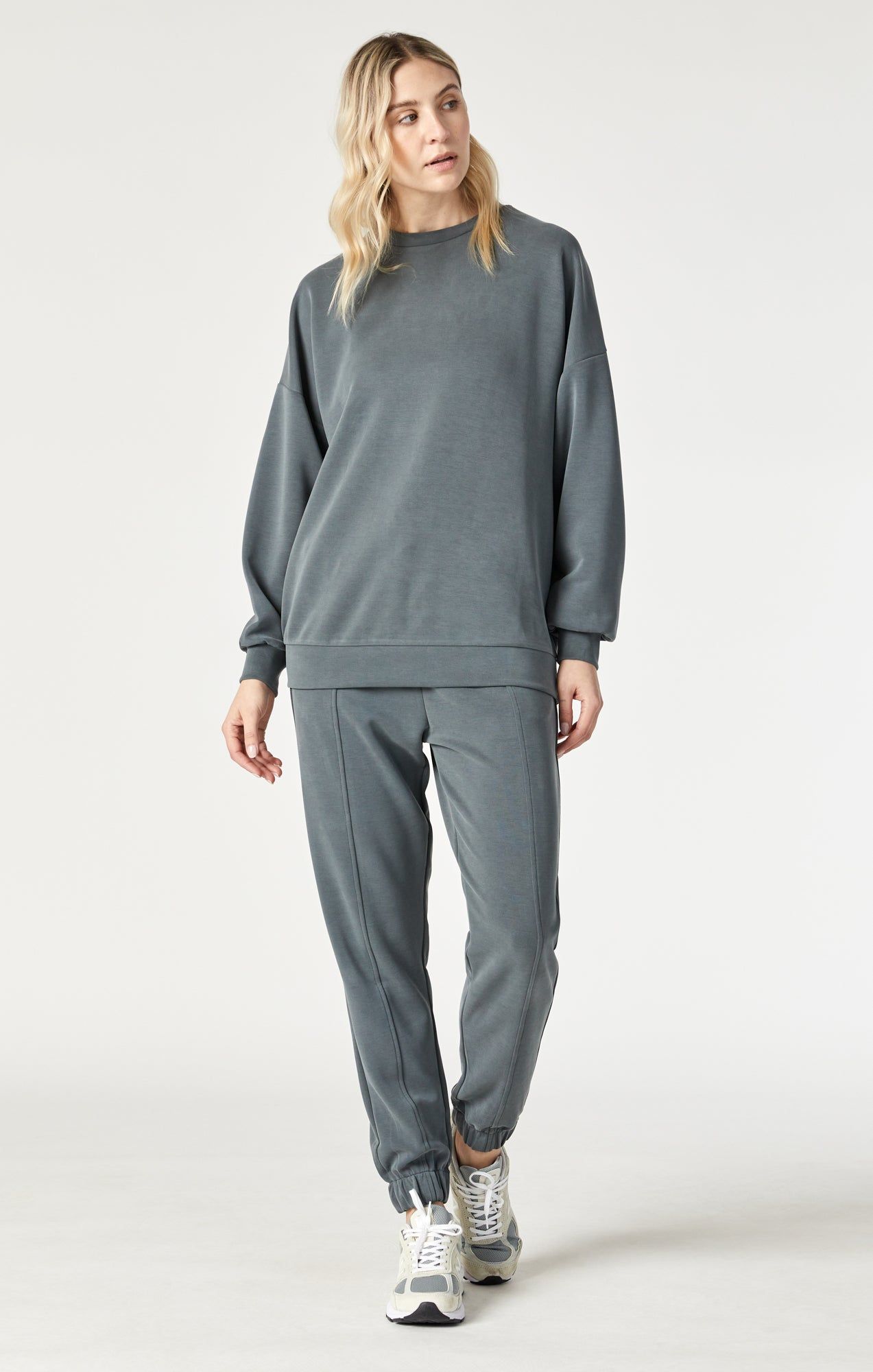 LUXE TOUCH TENCEL™ SWEATSHIRT IN URBAN CHIC sold by Mavi product image thumbnail 4