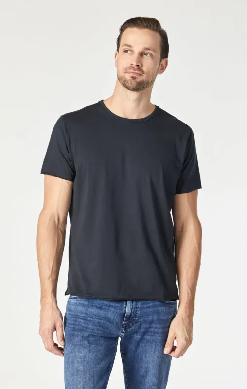 RAW EDGE NECK T-SHIRT IN BLACK sold by Mavi