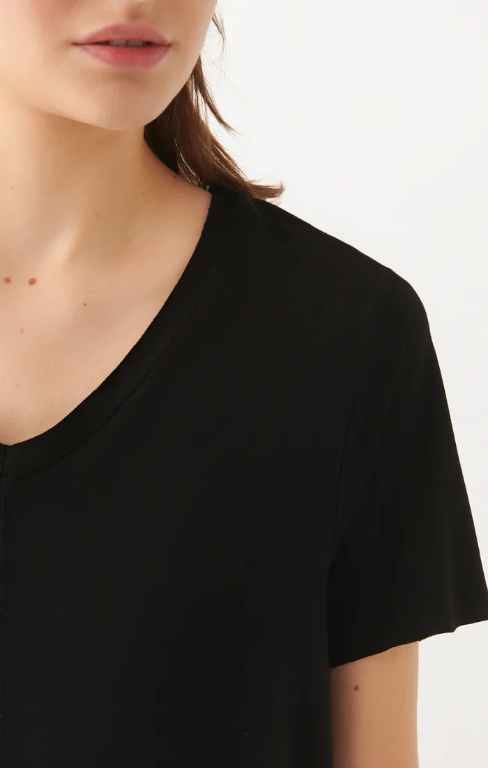WOMEN'S BASIC V-NECK T-SHIRT IN BLACK sold by Mavi product image thumbnail 3