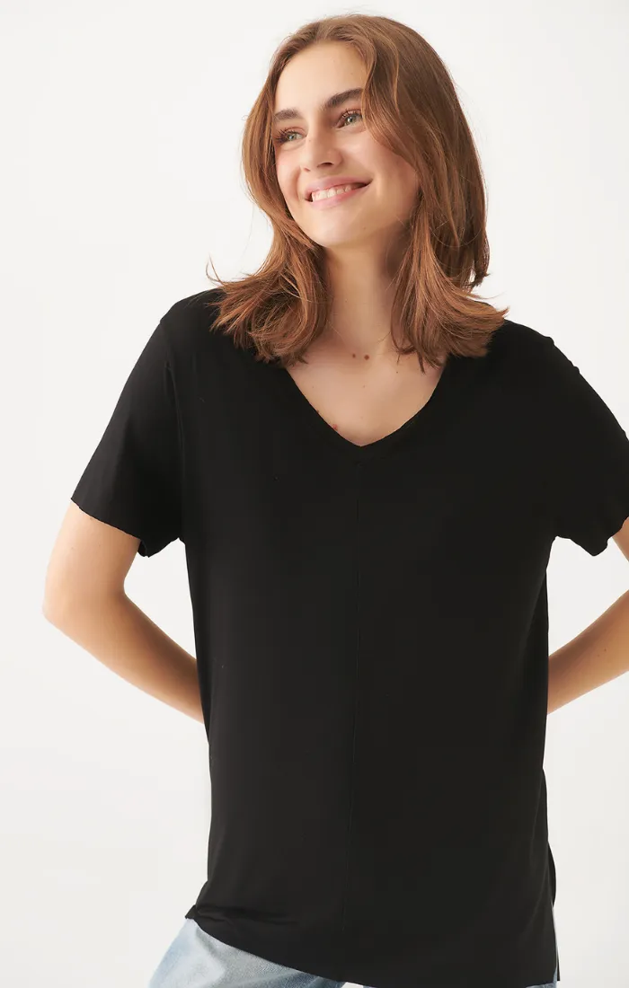 WOMEN'S BASIC V-NECK T-SHIRT IN BLACK sold by Mavi product image thumbnail 4