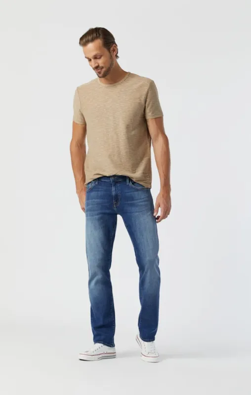 ZACH STRAIGHT LEG JEANS IN MID BRUSHED ORGANIC MOVE sold by Mavi