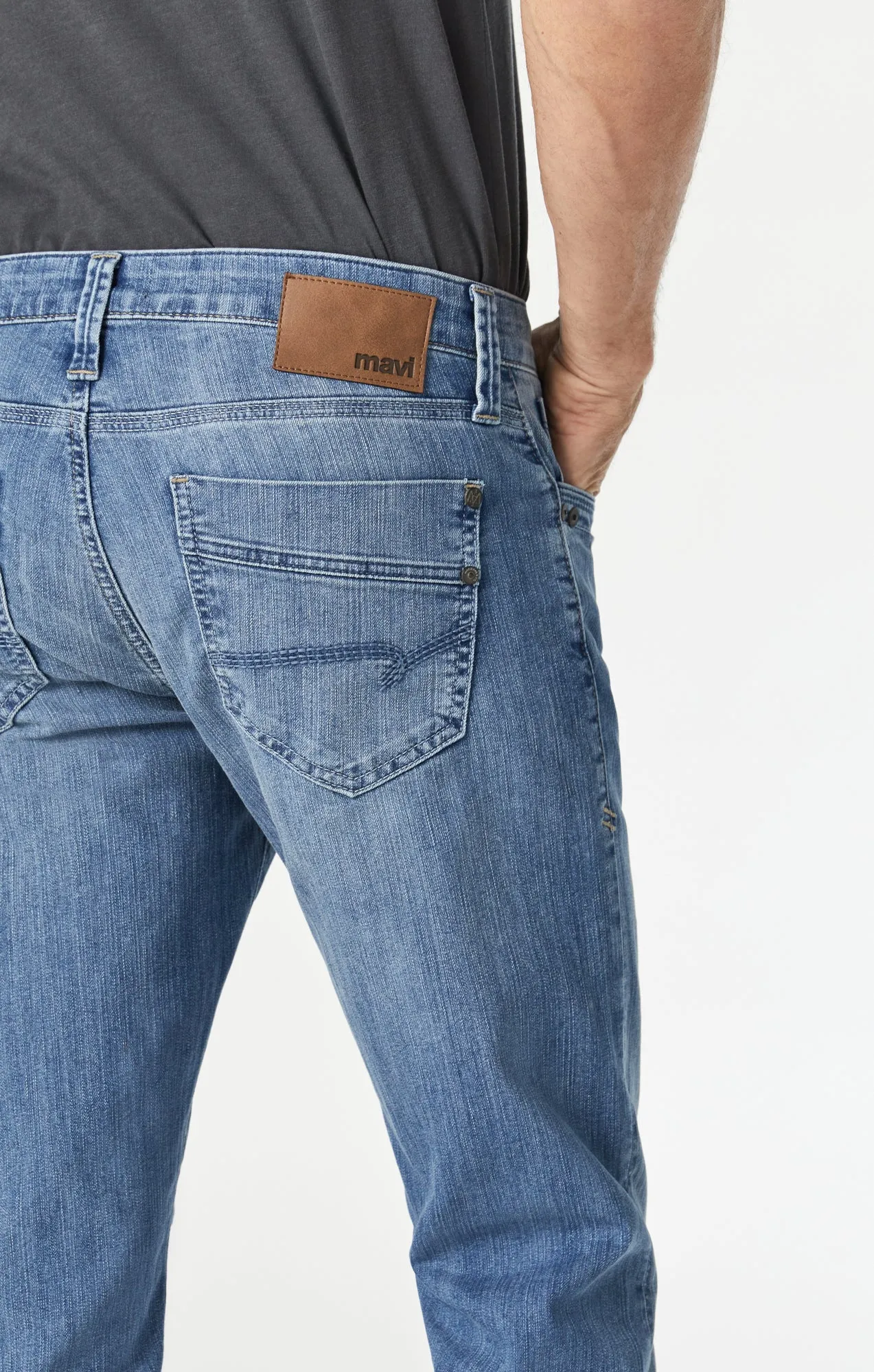 ZACH STRAIGHT LEG JEANS IN LIGHT INDIGO MAUI sold by Mavi product image thumbnail 3