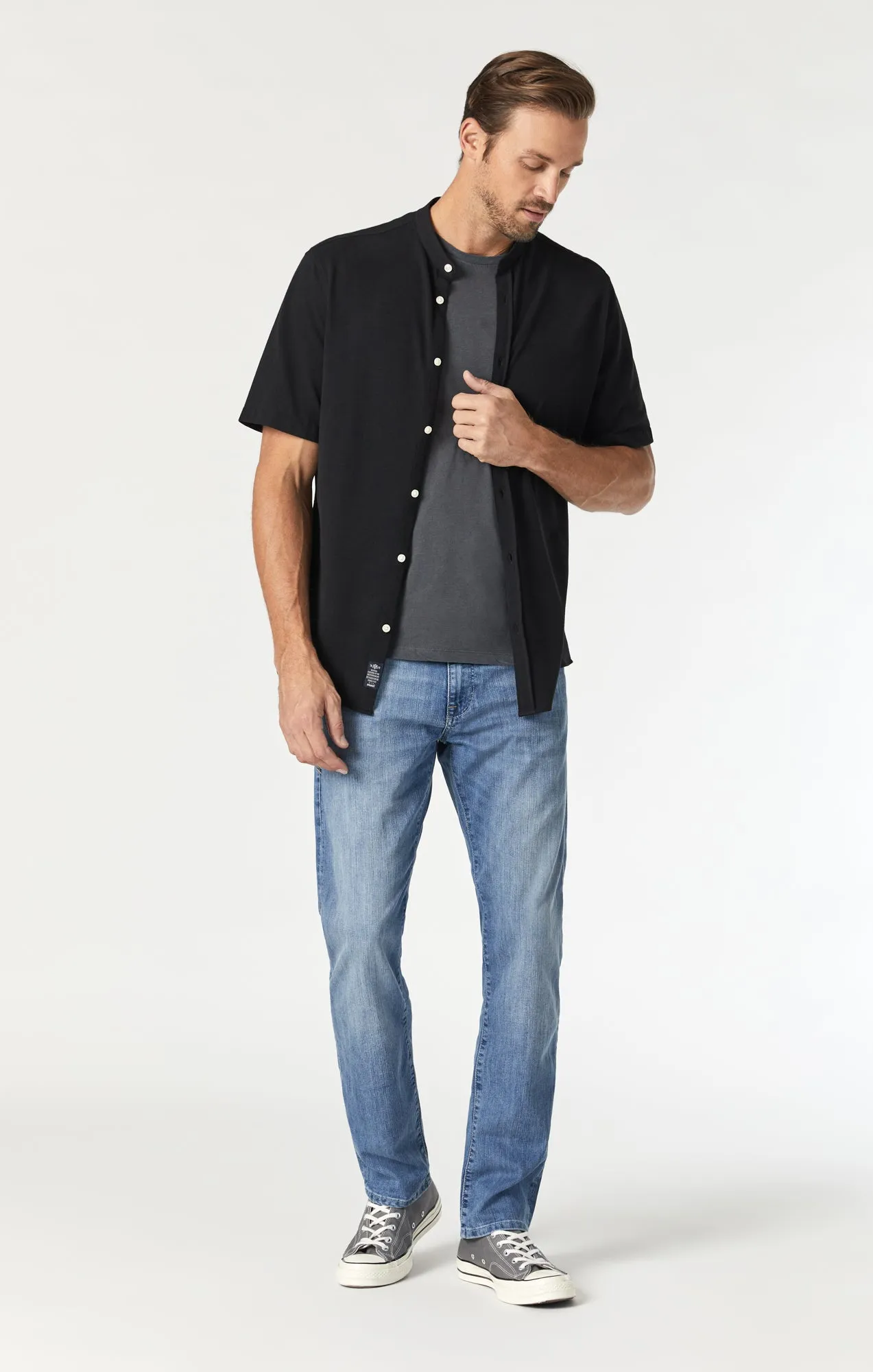 ZACH STRAIGHT LEG JEANS IN LIGHT INDIGO MAUI sold by Mavi