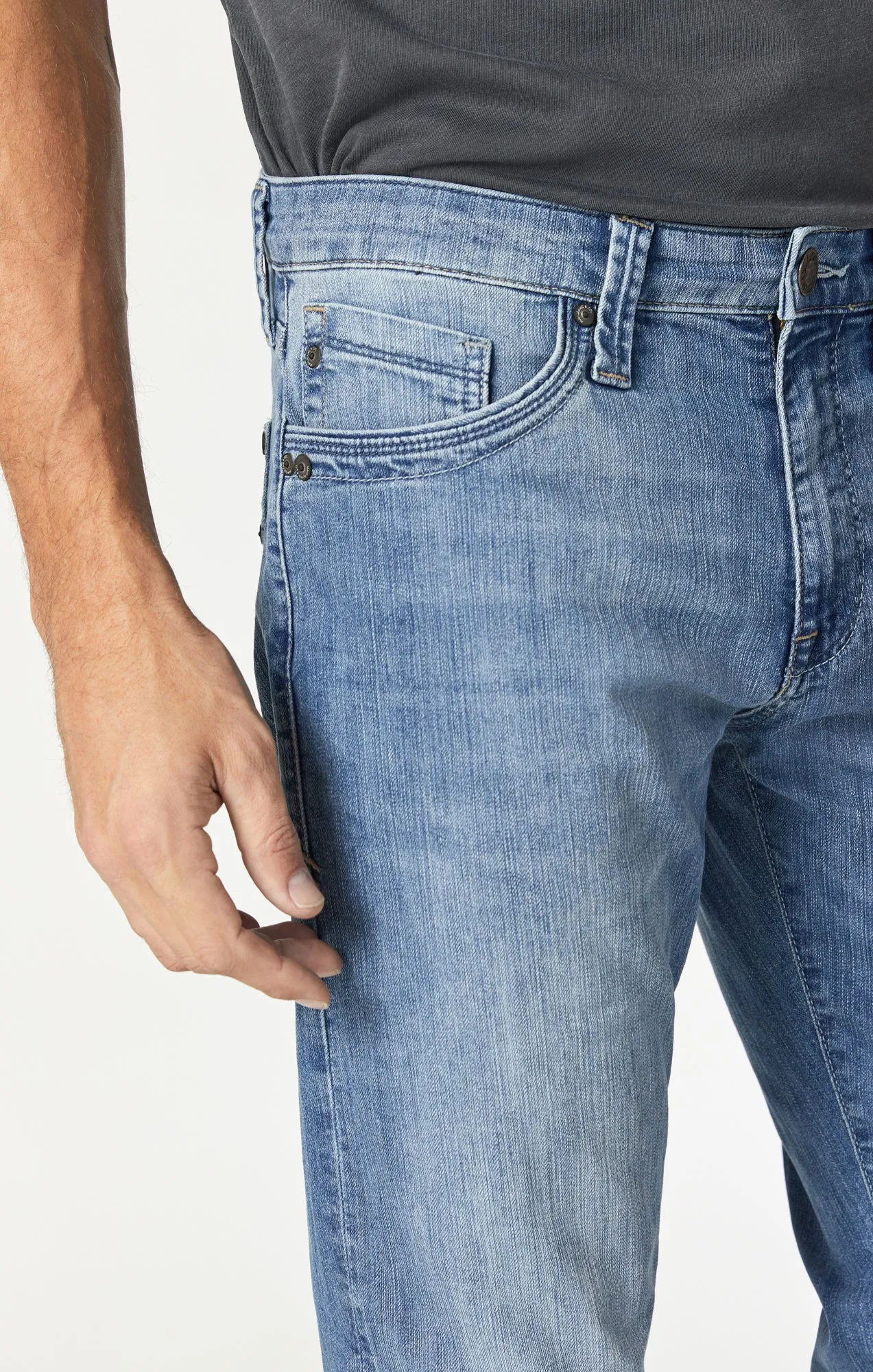 ZACH STRAIGHT LEG JEANS IN LIGHT INDIGO MAUI sold by Mavi product image thumbnail 4