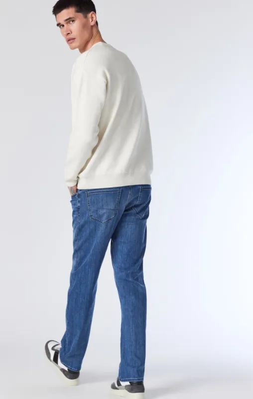 ZACH STRAIGHT LEG JEANS IN MID SUPERMOVE sold by Mavi