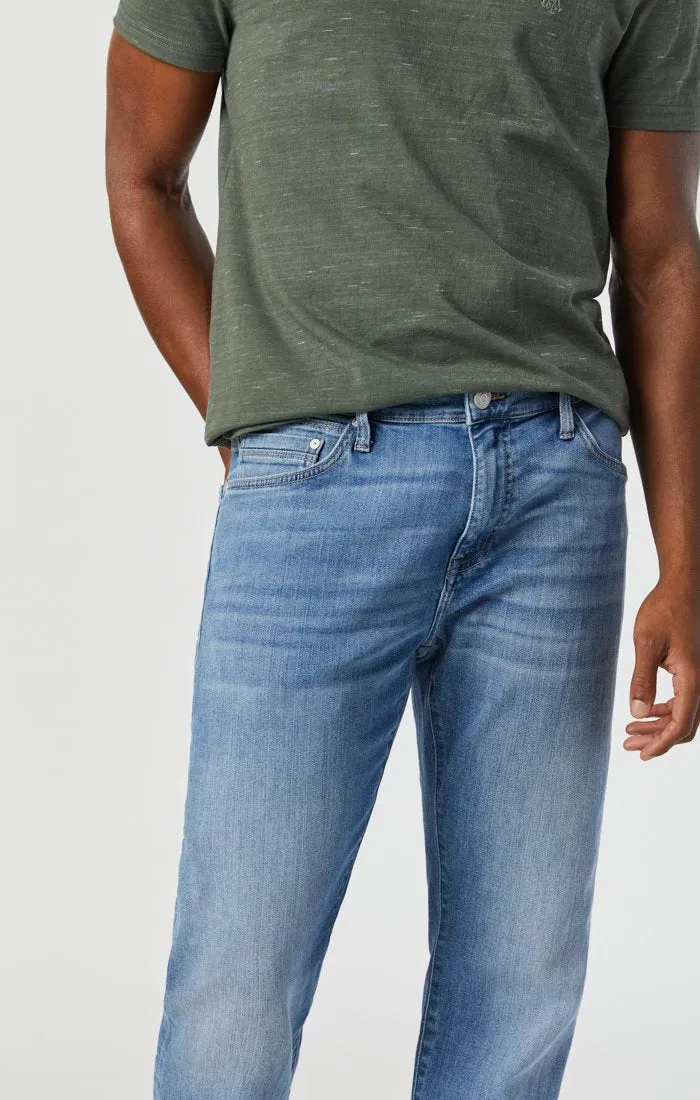 ZACH STRAIGHT LEG JEANS IN LIGHT BRUSHED WILLIAMSBURG sold by Mavi product image thumbnail 5