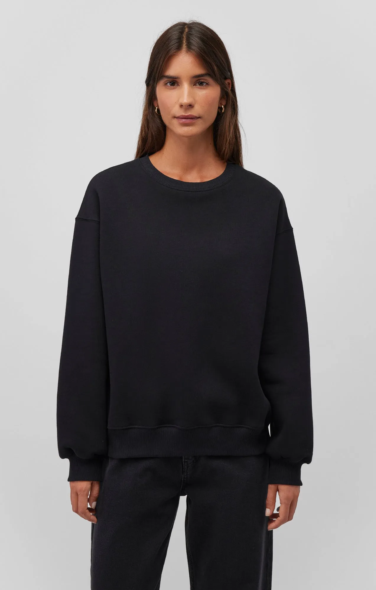 DROP SHOULDER SWEATSHIRT IN BLACK sold by Mavi