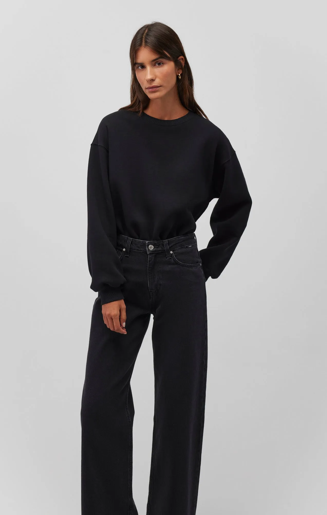 DROP SHOULDER SWEATSHIRT IN BLACK sold by Mavi product image thumbnail 2
