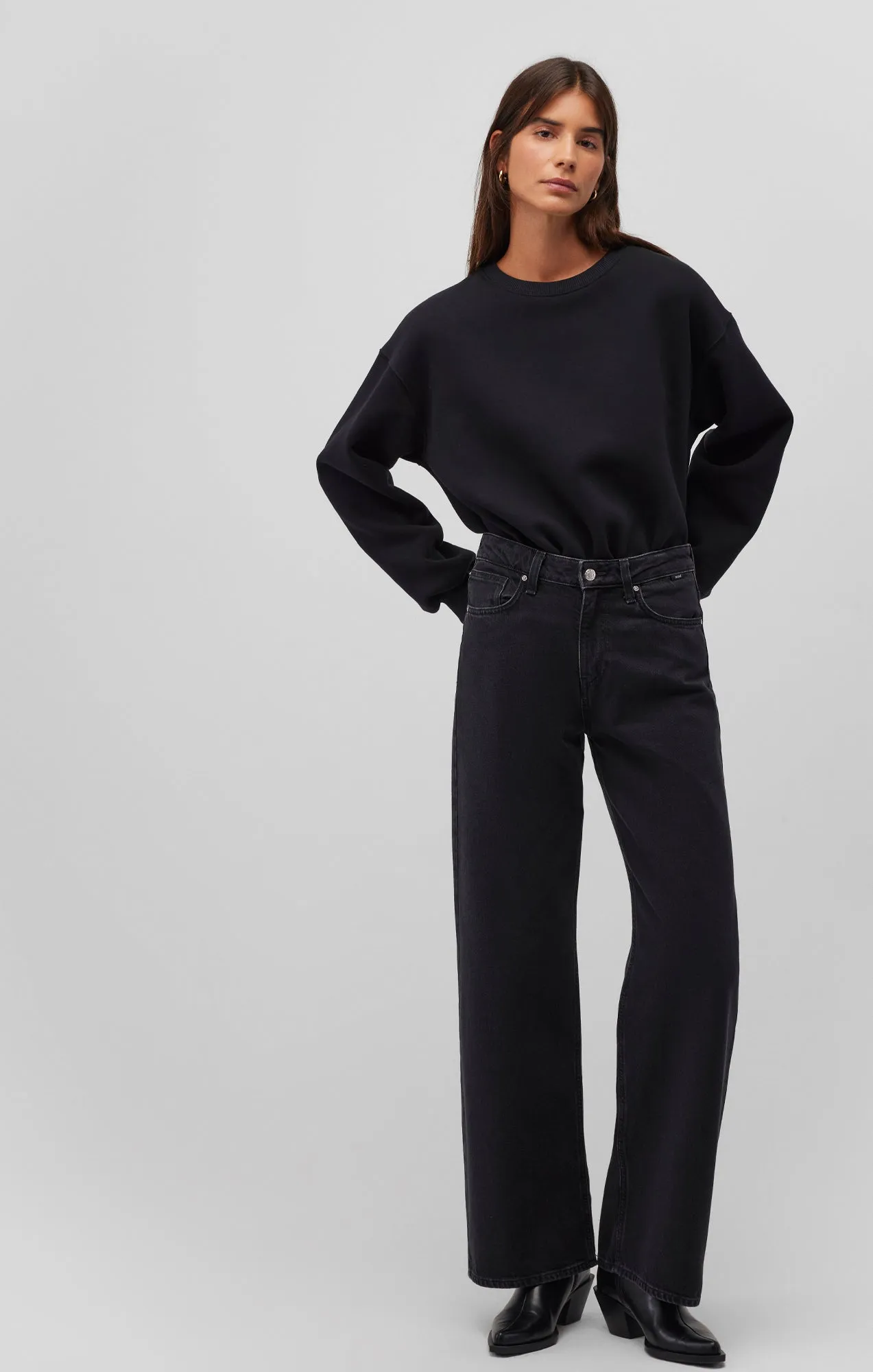 DROP SHOULDER SWEATSHIRT IN BLACK sold by Mavi product image thumbnail 5