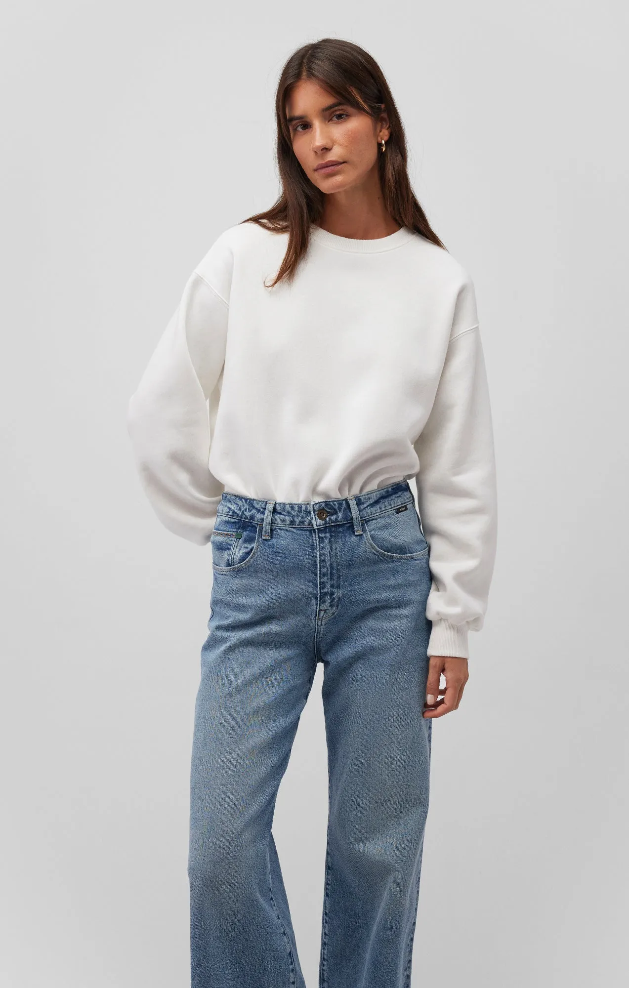DROP SHOULDER SWEATSHIRT IN ANTIQUE WHITE sold by Mavi