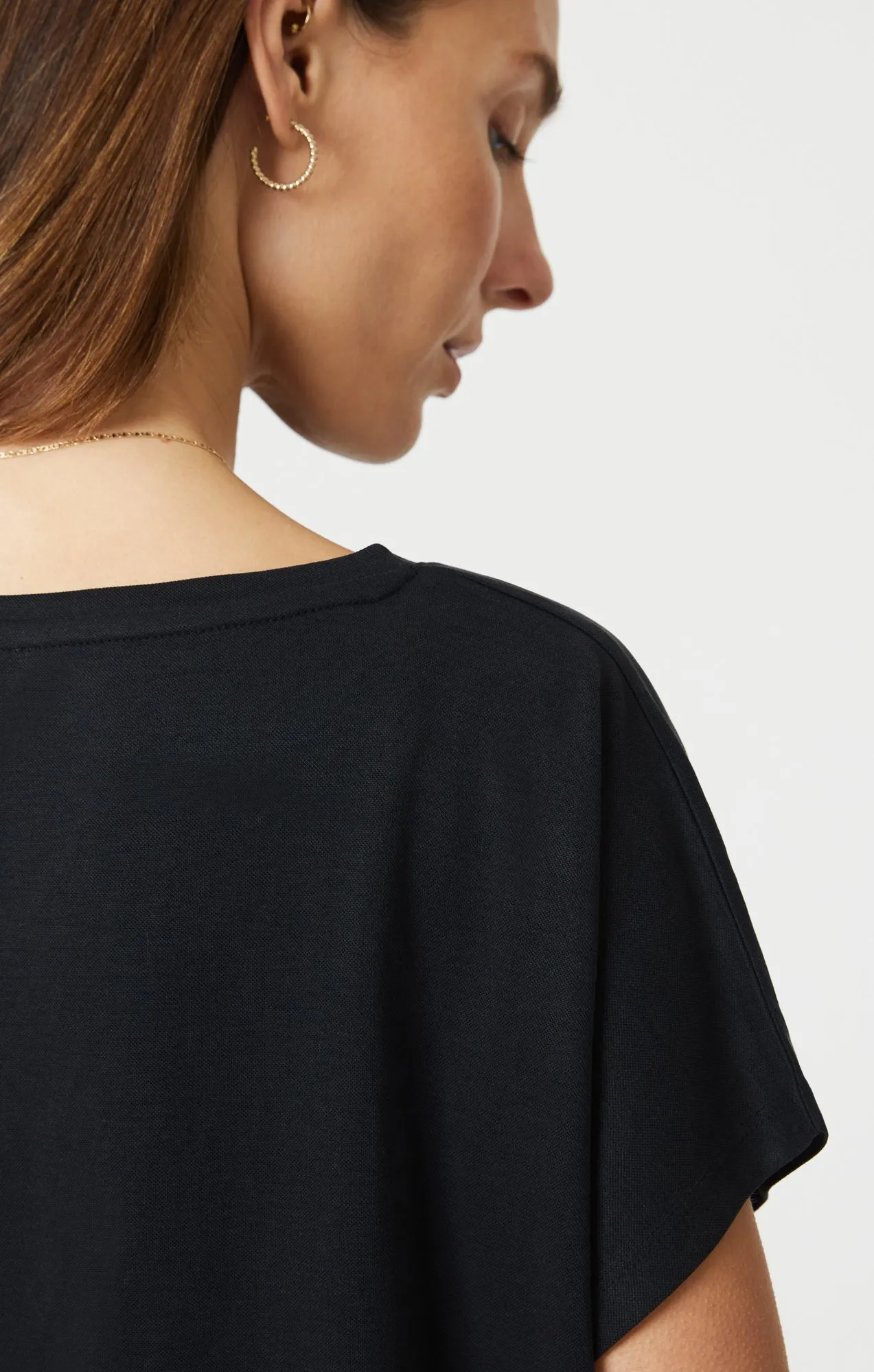LUXE TOUCH TENCEL™ BOAT NECK T-SHIRT IN BLACK sold by Mavi product image thumbnail 5