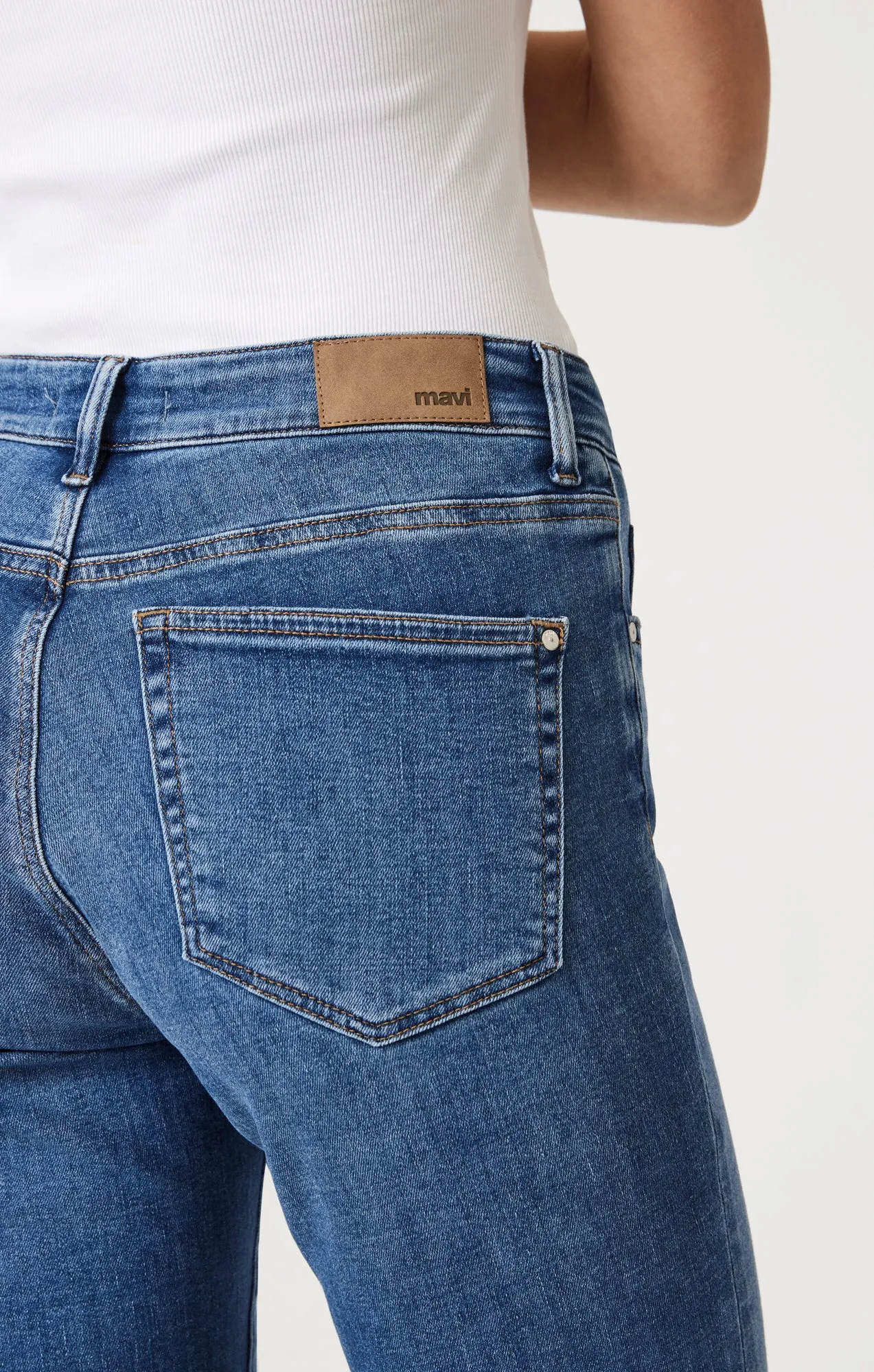 KATHLEEN SLIM BOYFRIEND IN MID BRUSHED FEATHER BLUE sold by Mavi product image thumbnail 5