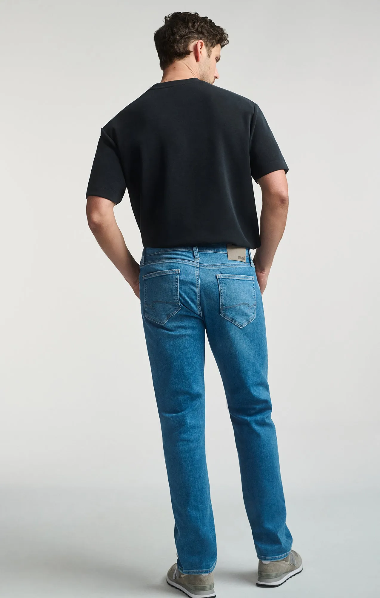 ZACH STRAIGHT LEG IN MID BRUSHED FEATHER BLUE sold by Mavi product image thumbnail 4