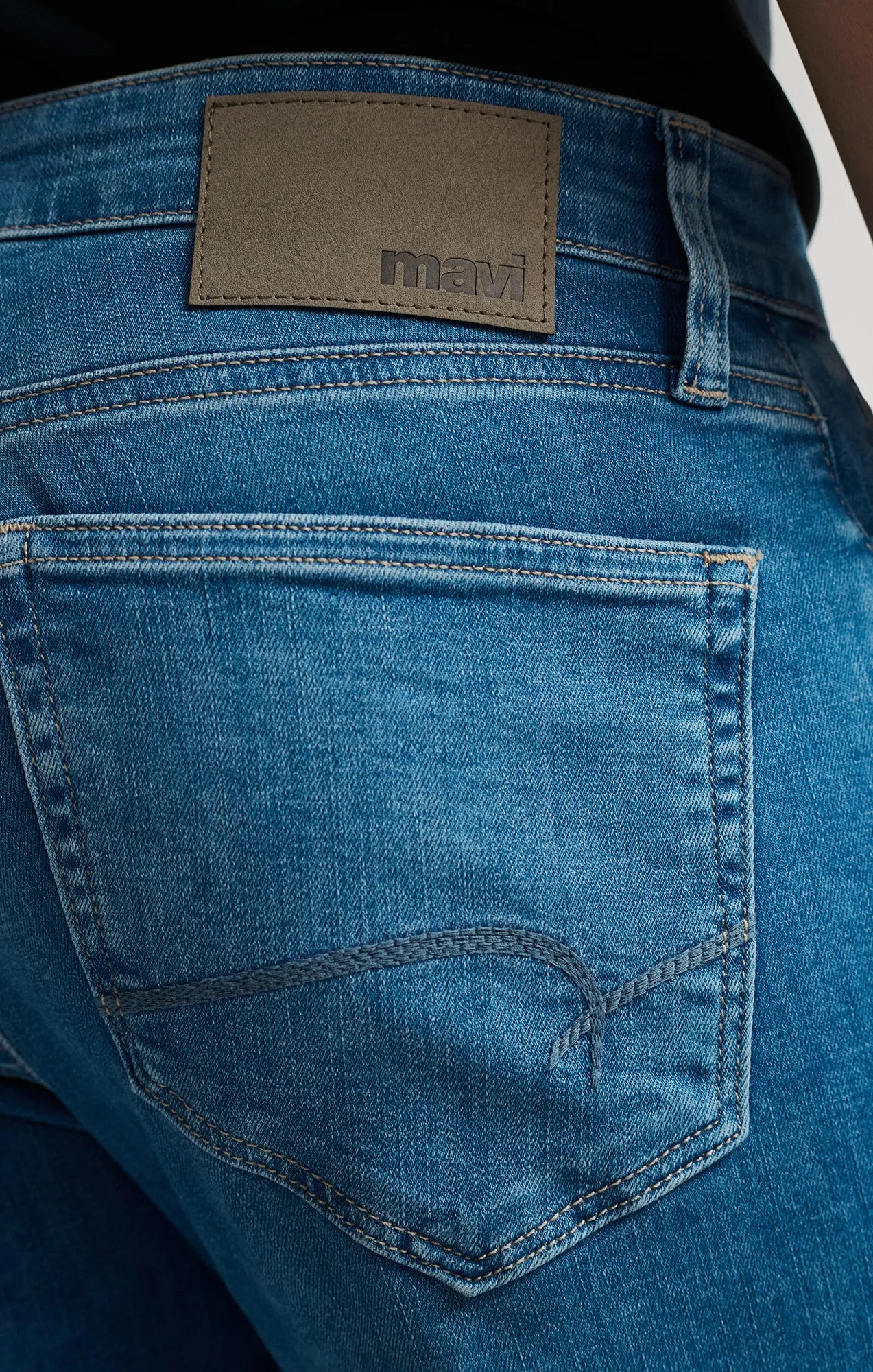 ZACH STRAIGHT LEG IN MID BRUSHED FEATHER BLUE sold by Mavi product image thumbnail 5