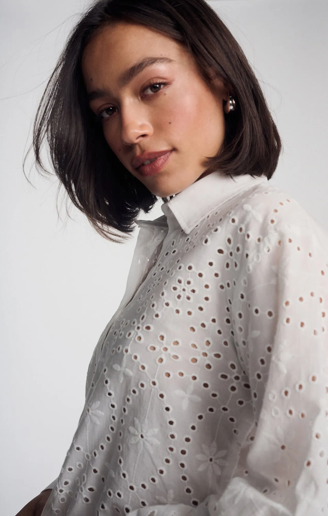 CROPPED EYELET SHIRT IN WHITE sold by Mavi product image thumbnail 5