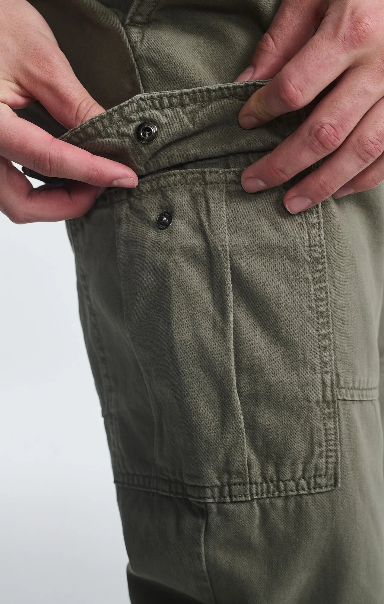 DOUBLE POCKET CUFFED CARGO PANTS IN SMOKEY OLIVE sold by Mavi product image thumbnail 5