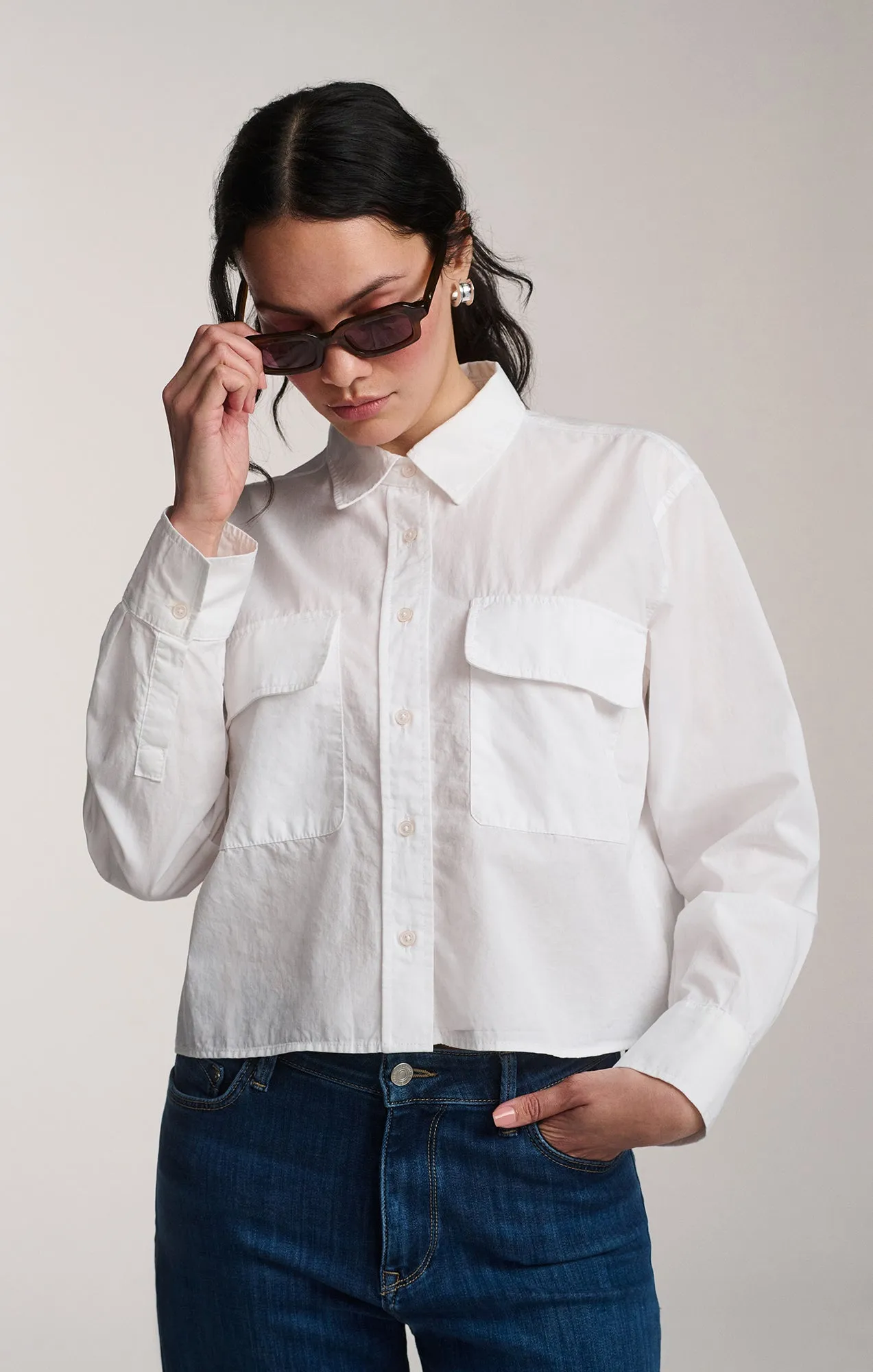 DOUBLE POCKET CROPPED BUTTON-UP SHIRT IN WHITE sold by Mavi product image thumbnail 2