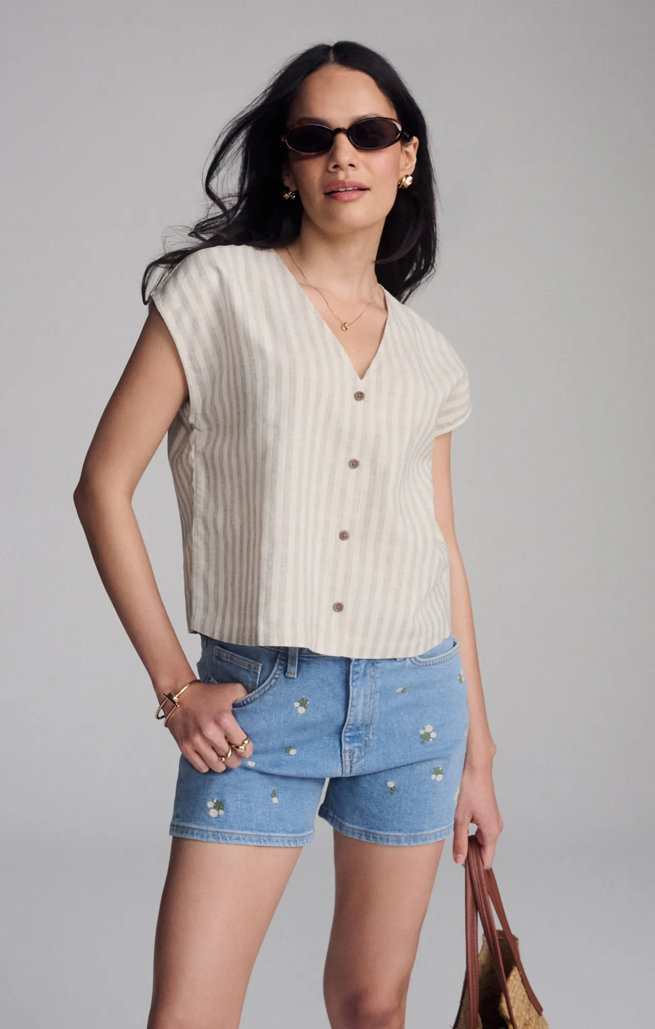 V-NECK SHORT SLEEVE BUTTON SHIRT IN BLACK STRIPE sold by Mavi product image thumbnail 3