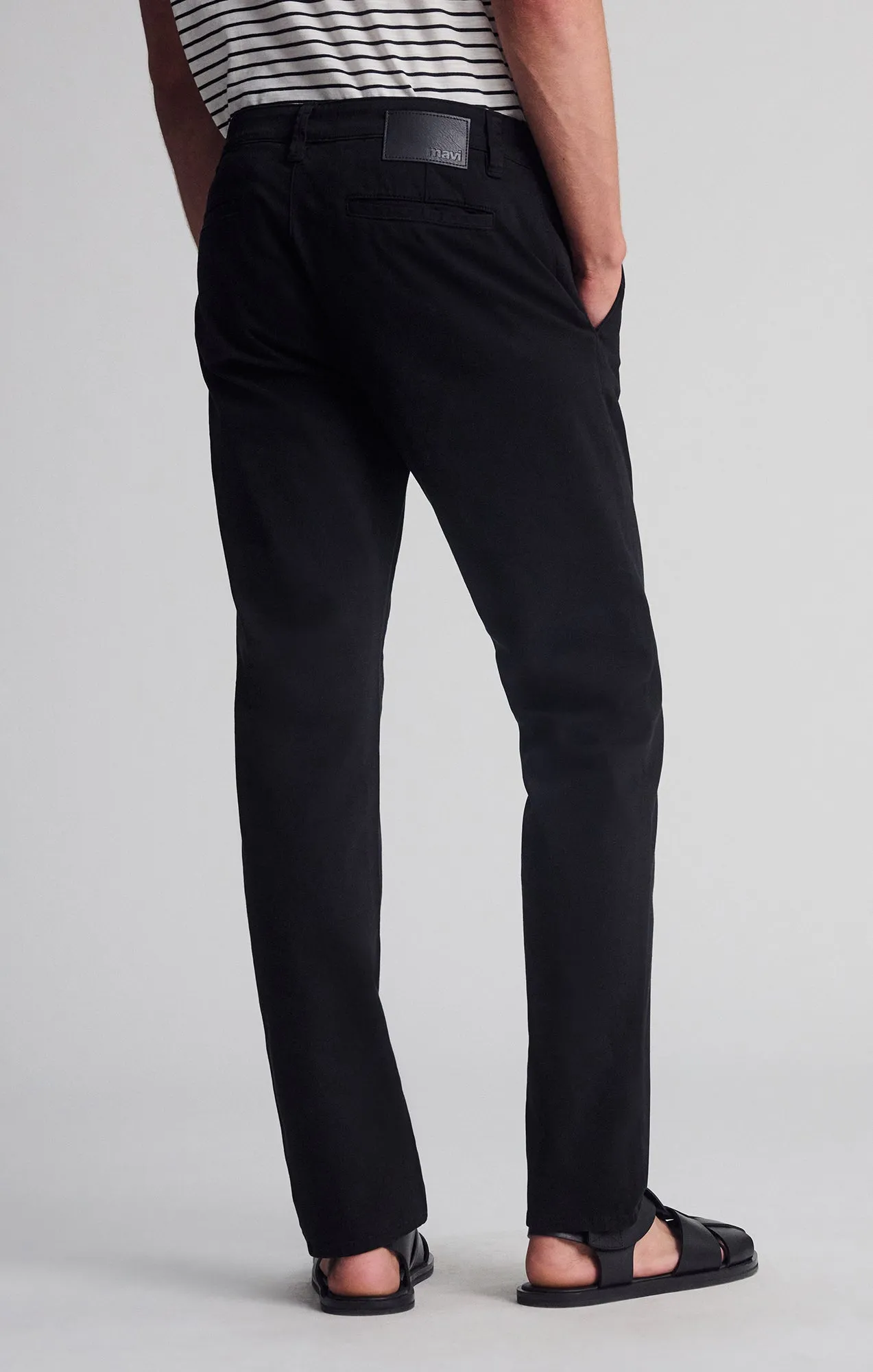 MILTON SLIM STRAIGHT CHINO IN BLACK CASUAL TWILL sold by Mavi product image thumbnail 3