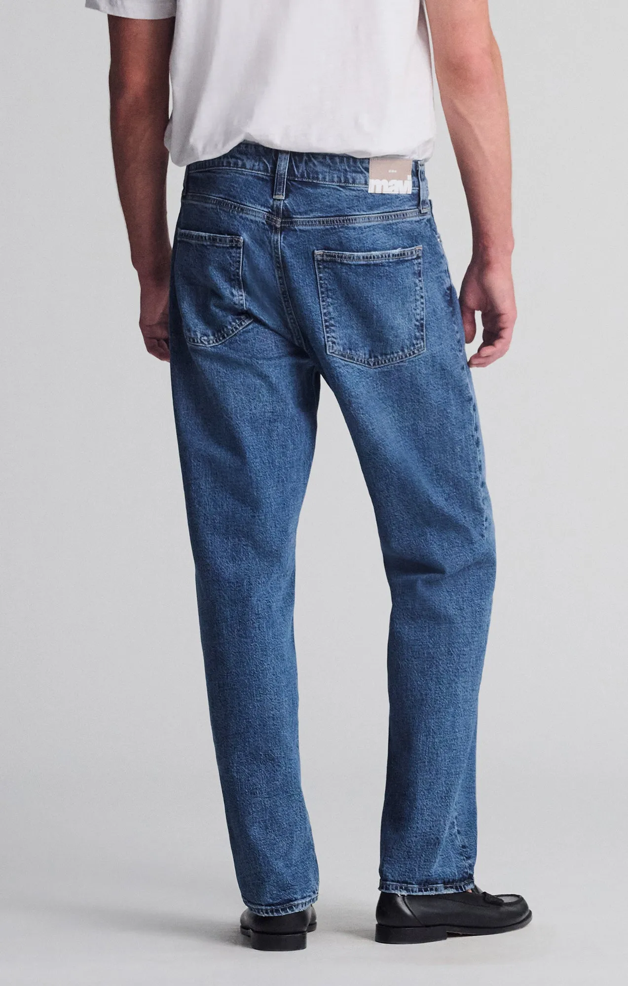 MARCEL LOOSE STRAIGHT LEG IN MID BRUSHED CLASSIC BLUE sold by Mavi product image thumbnail 4