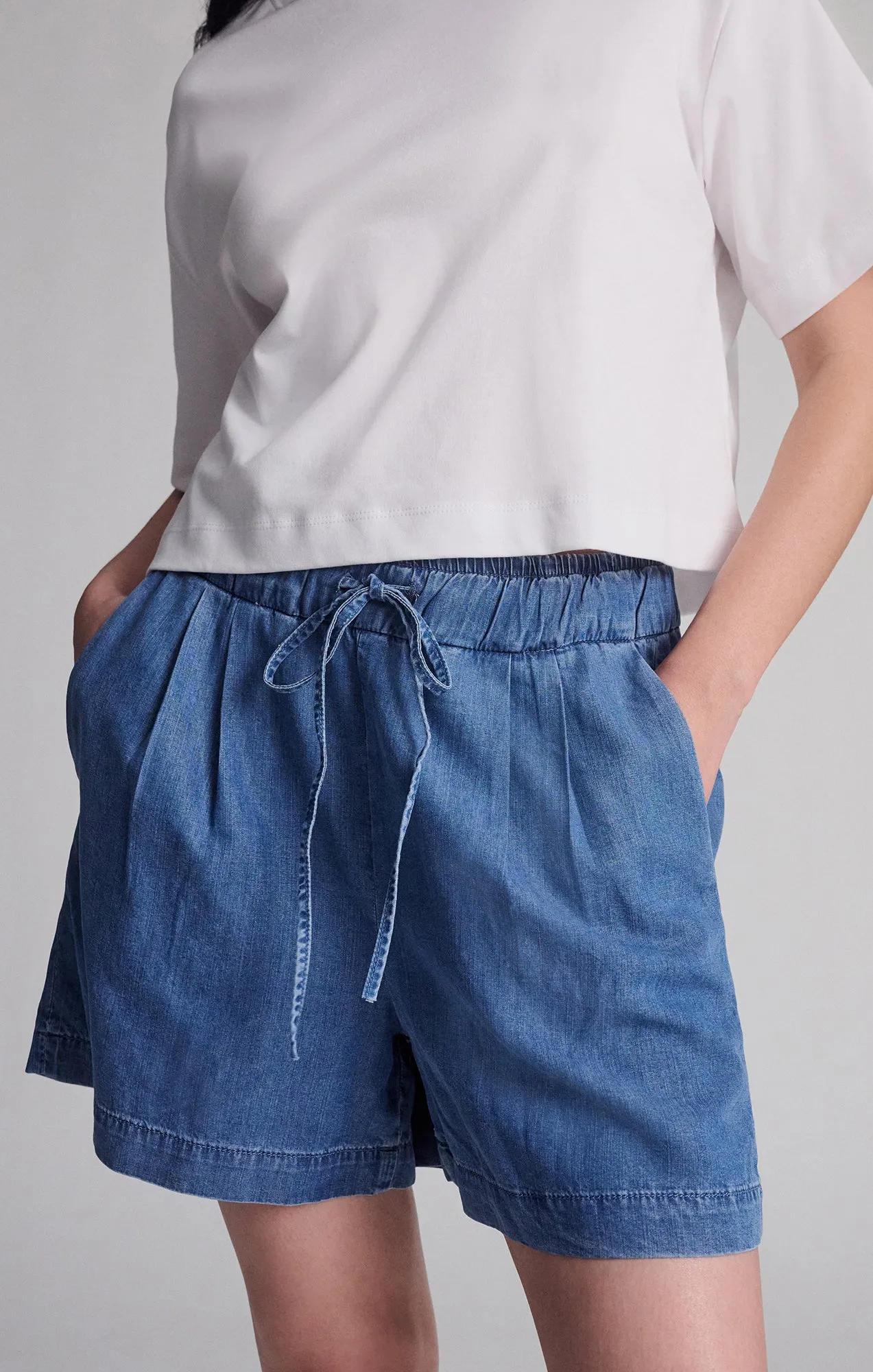 SPORTY LUXE CREW NECK T-SHIRT IN WHITE sold by Mavi product image thumbnail 4