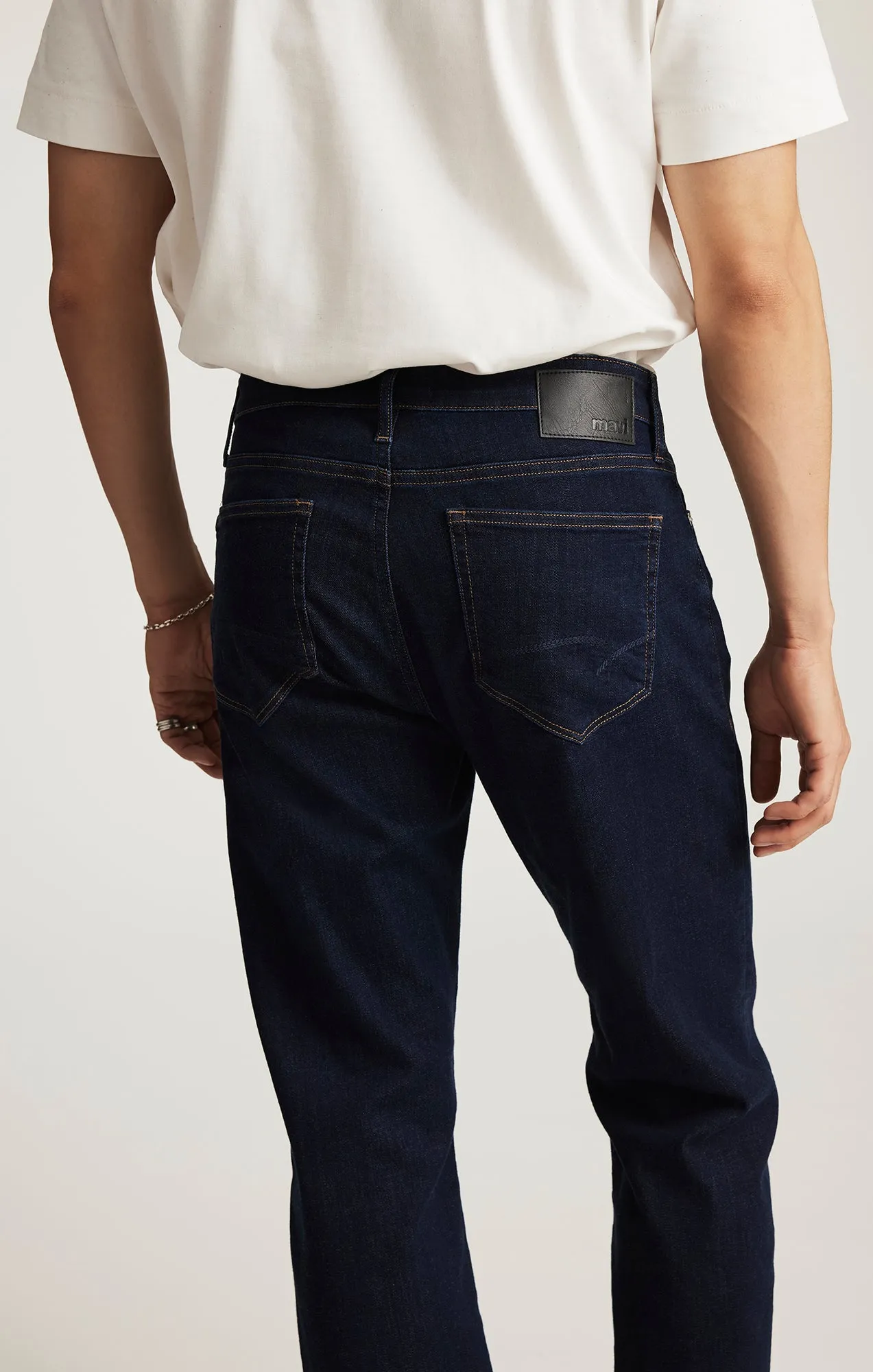 ZACH STRAIGHT LEG IN RINSE FEATHER BLUE sold by Mavi product image thumbnail 3