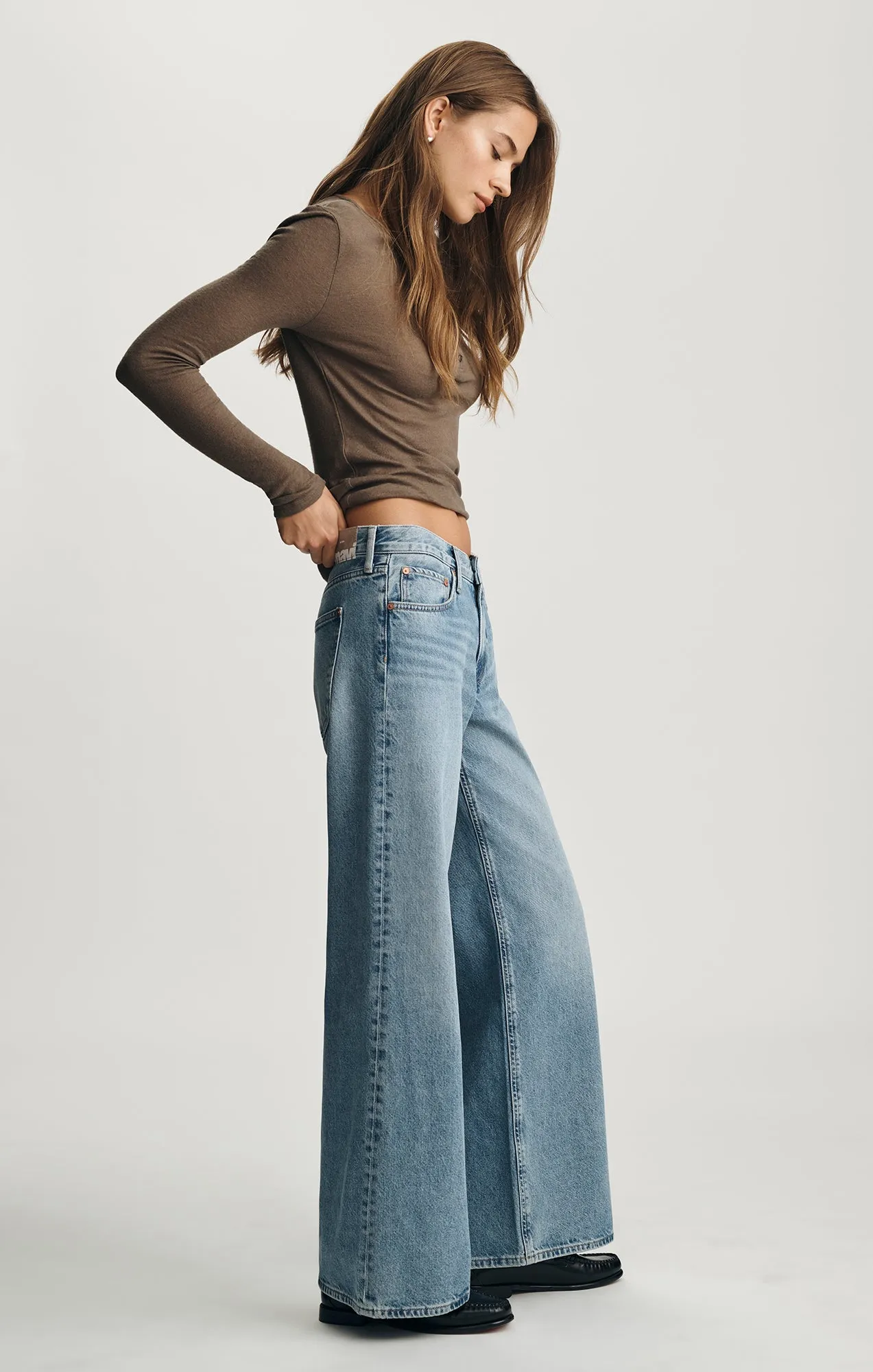 SANDY WIDE LEG IN MID USED CLASSIC DENIM sold by Mavi product image thumbnail 2