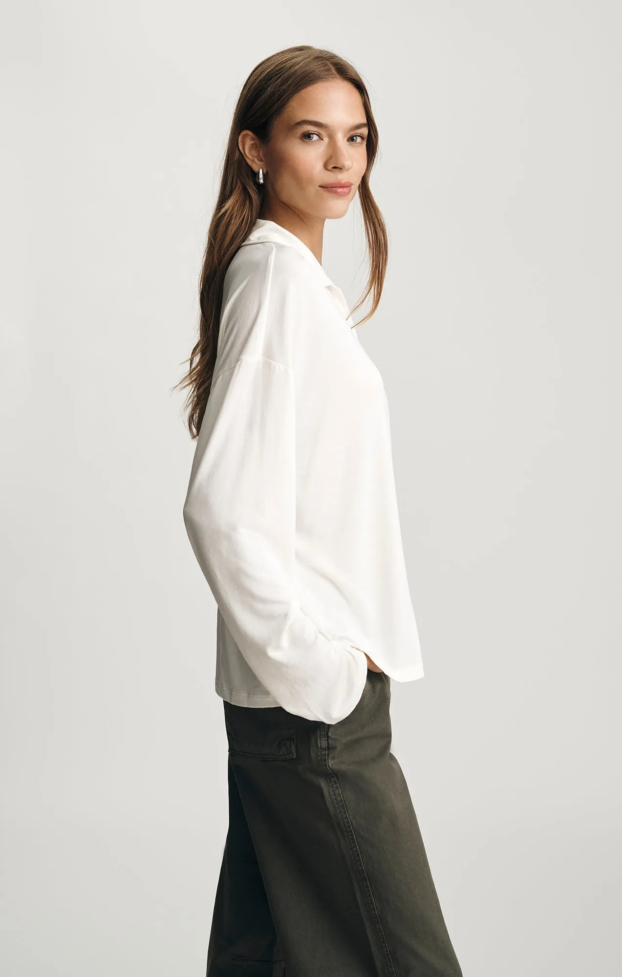 LUXE TOUCH TENCEL™ V-NECK T-SHIRT IN ANTIQUE WHITE sold by Mavi product image thumbnail 3