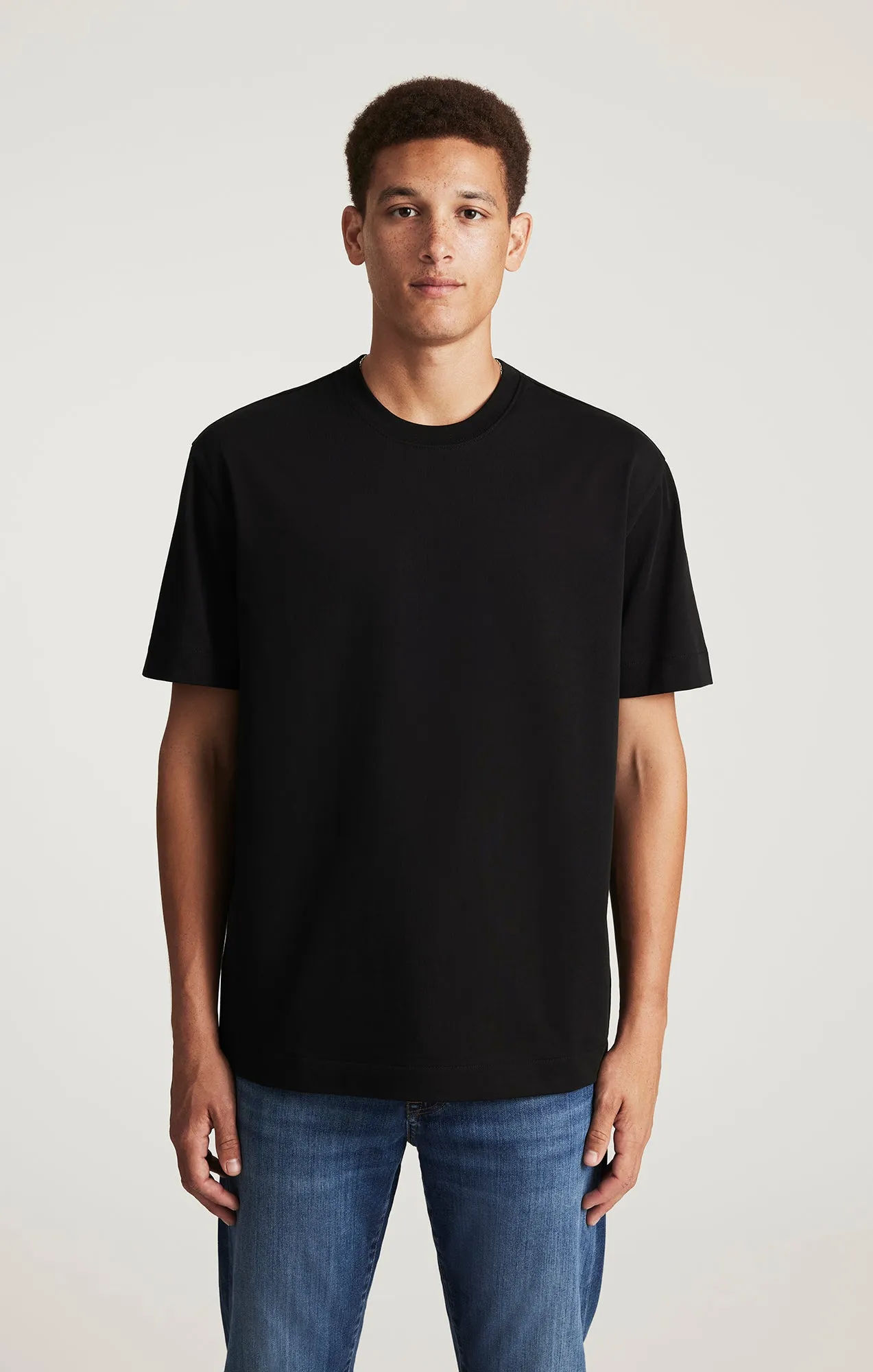 SHORT SLEEVE CREW NECK T-SHIRT IN BLACK sold by Mavi