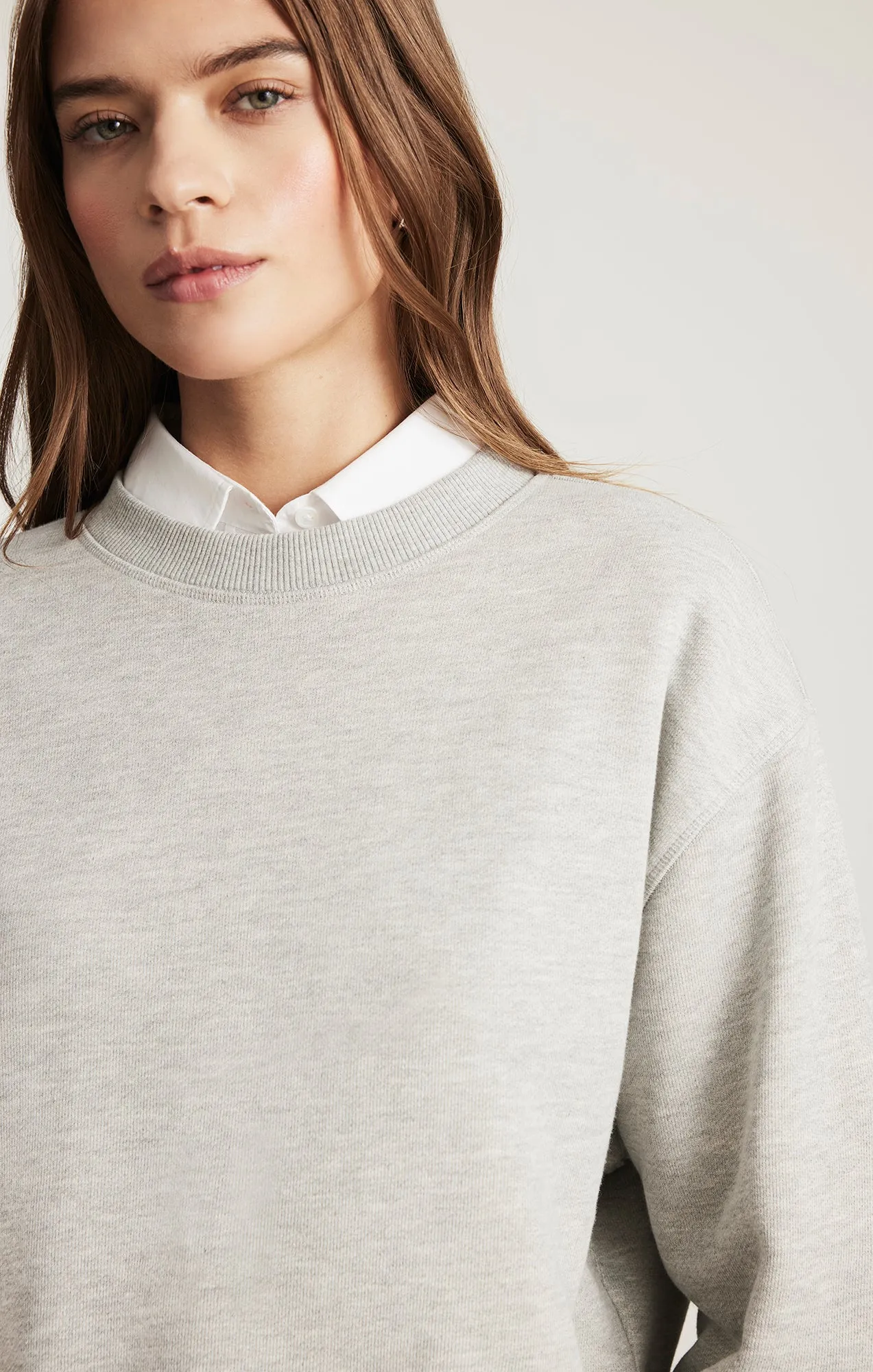 CROPPED CREW NECK SWEATSHIRT IN GREY MELANGE sold by Mavi product image thumbnail 4