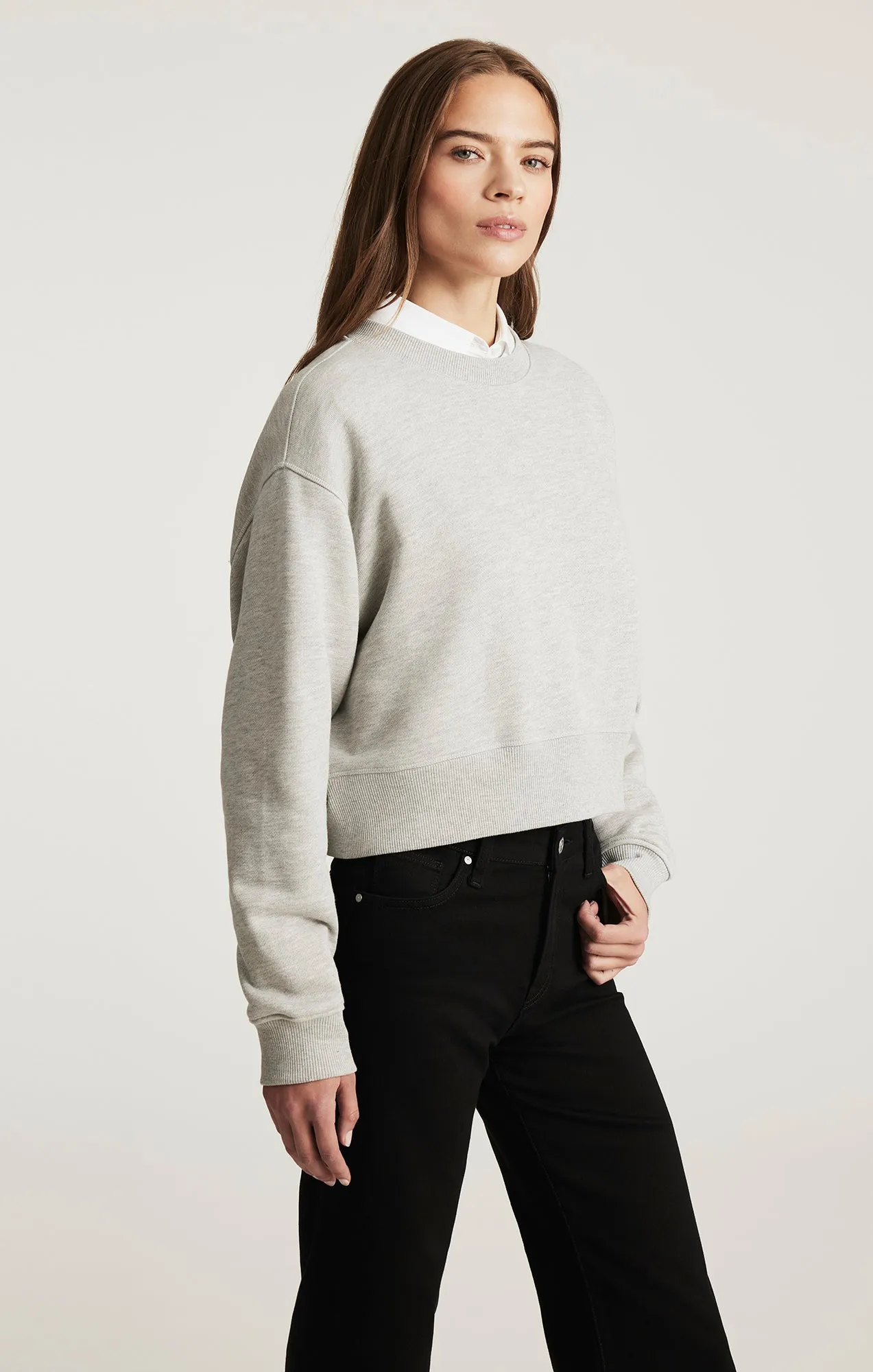 CROPPED CREW NECK SWEATSHIRT IN GREY MELANGE sold by Mavi product image thumbnail 2