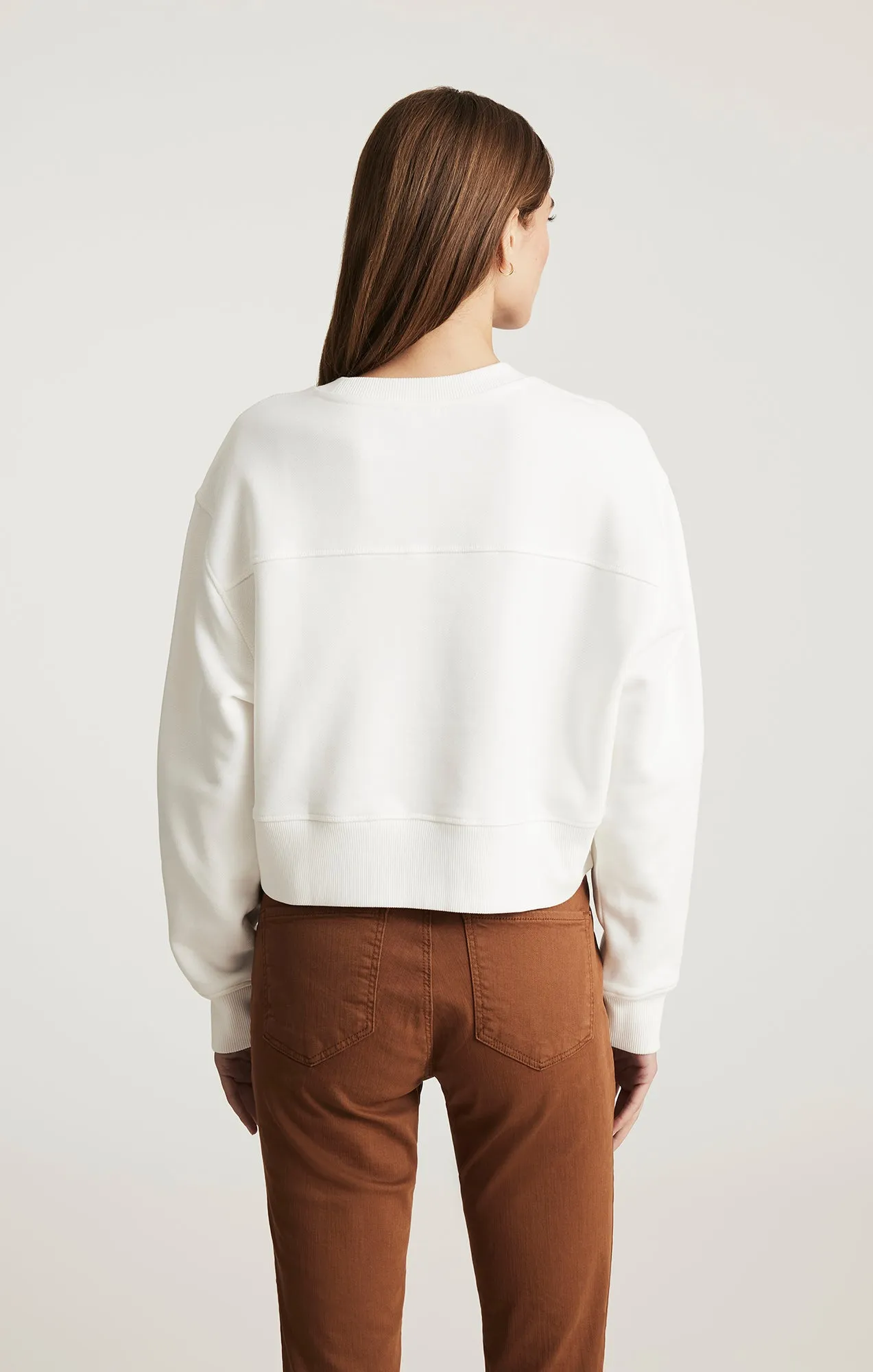 CROPPED CREW NECK SWEATSHIRT IN ANTIQUE WHITE sold by Mavi product image thumbnail 4
