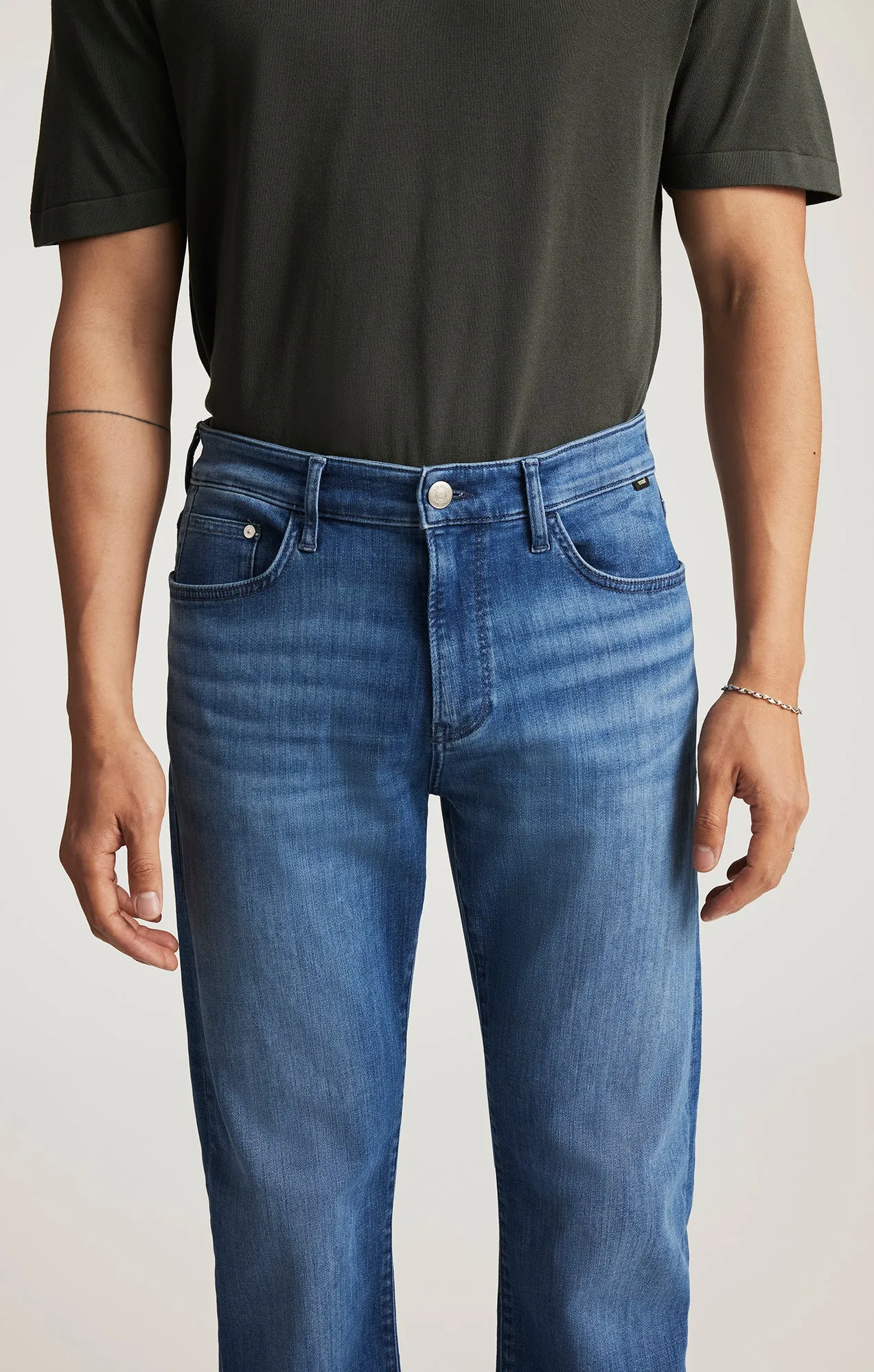 ZACH STRAIGHT LEG IN MID BRUSHED FEATHER BLUE sold by Mavi product image thumbnail 5