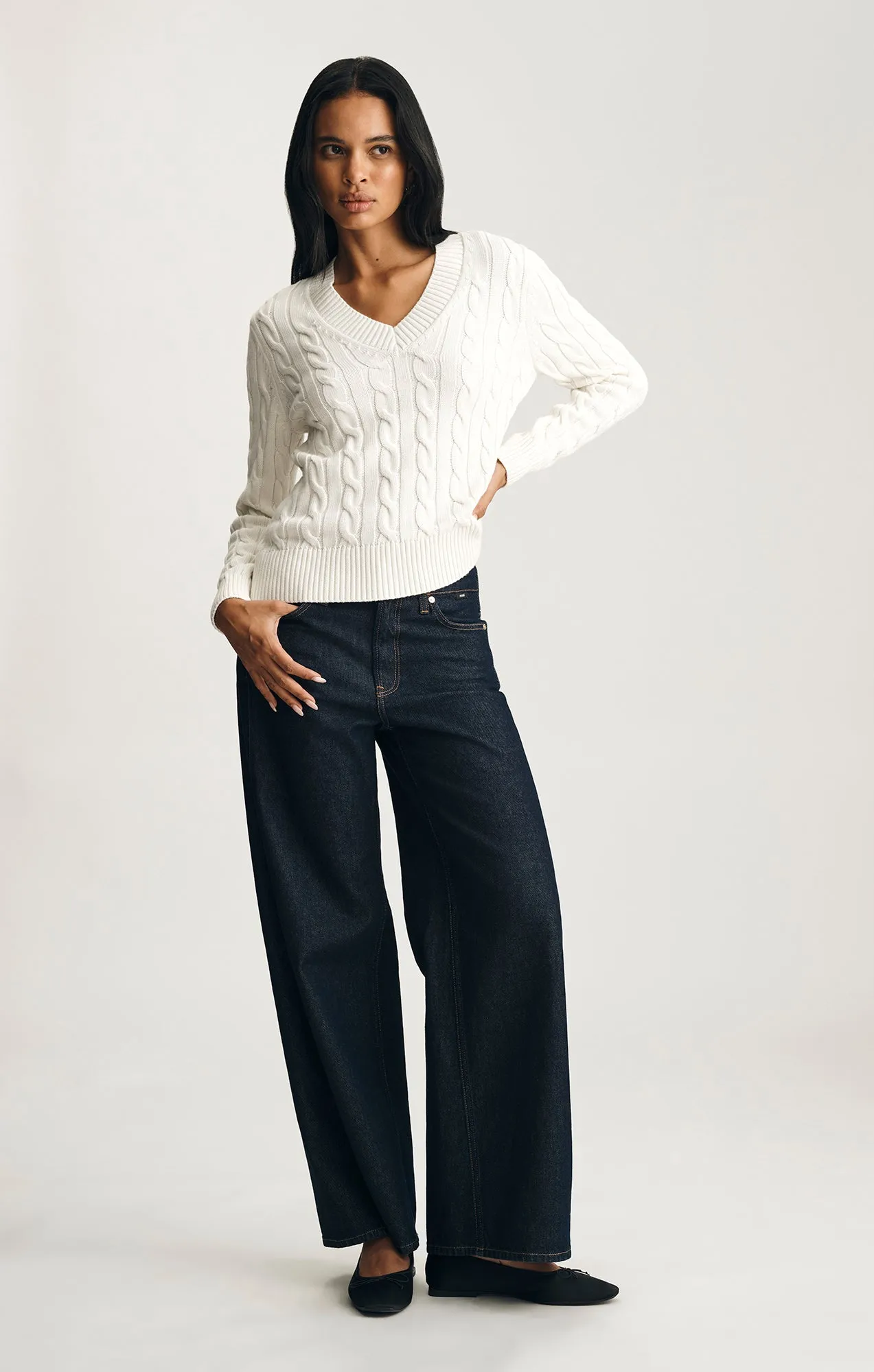 CABLE-KNIT V-NECK SWEATER IN ANTIQUE WHITE sold by Mavi product image thumbnail 4