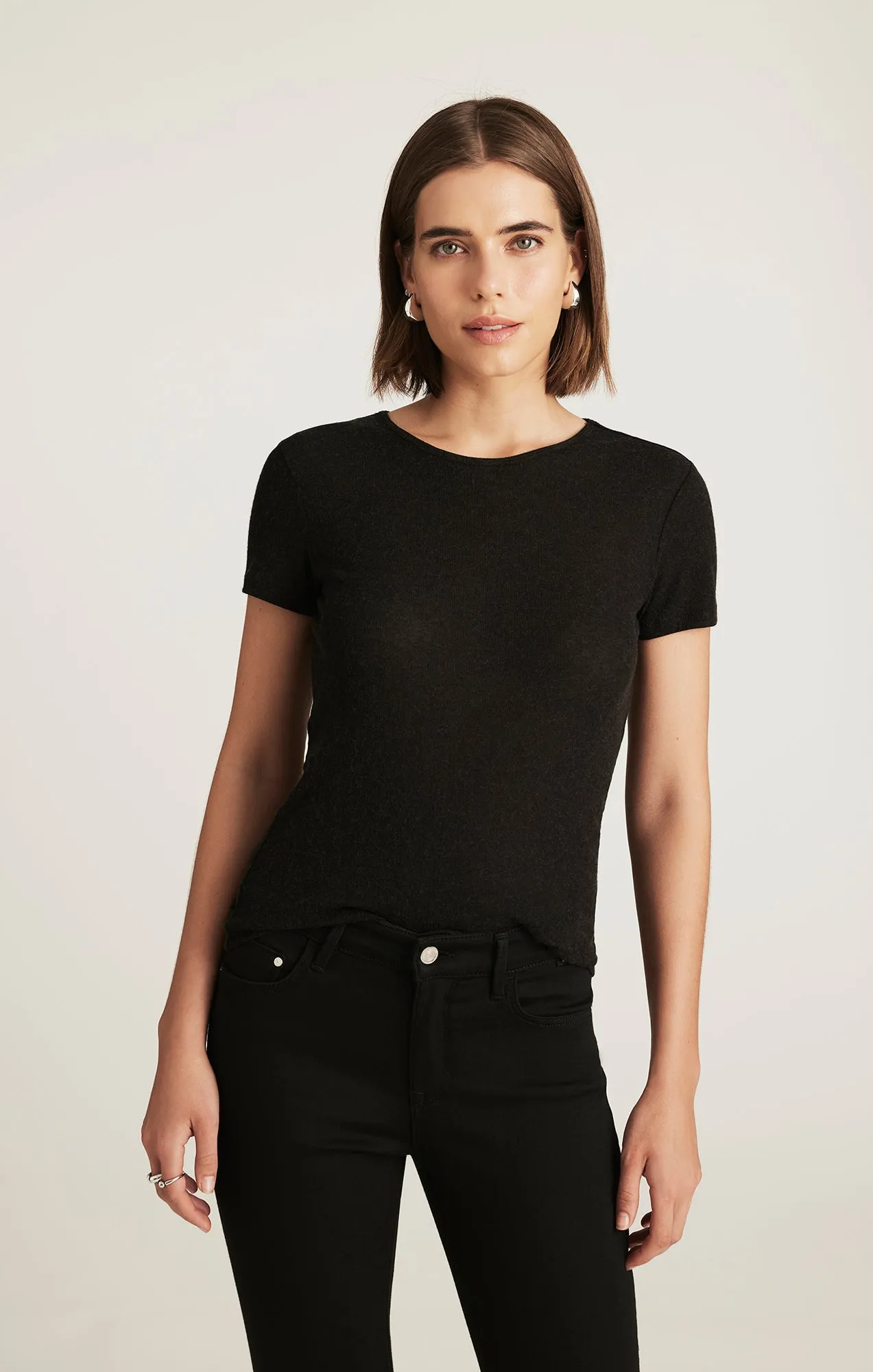 EDITION CAP SLEEVE T-SHIRT IN BLACK sold by Mavi