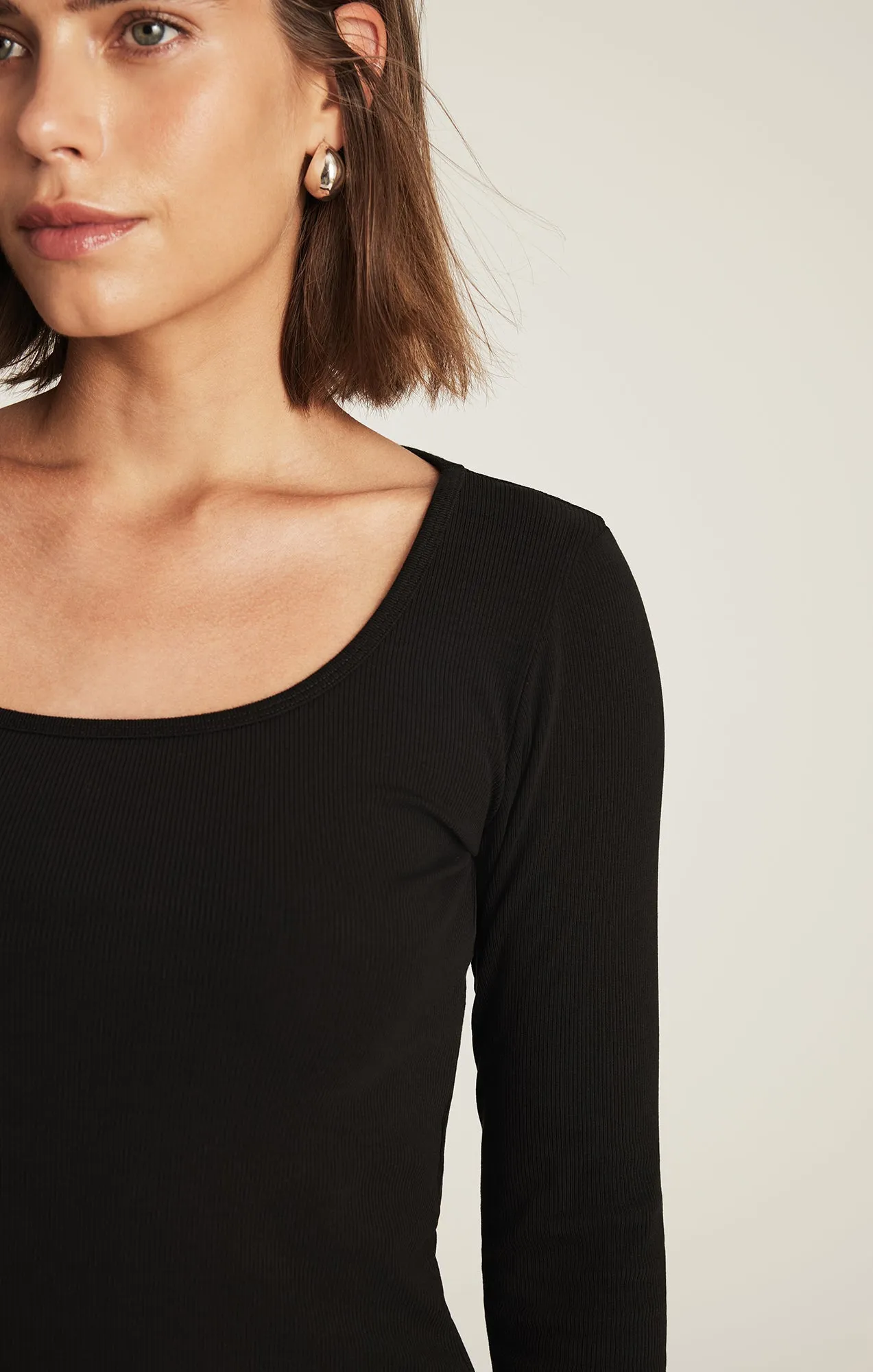 SOFIA RIBBED SQUARE NECK T-SHIRT IN BLACK sold by Mavi product image thumbnail 4
