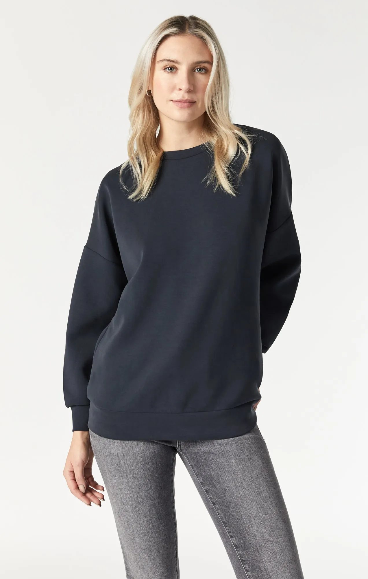 LUXE TOUCH OVERSIZED SWEATSHIRT IN BLACK sold by Mavi