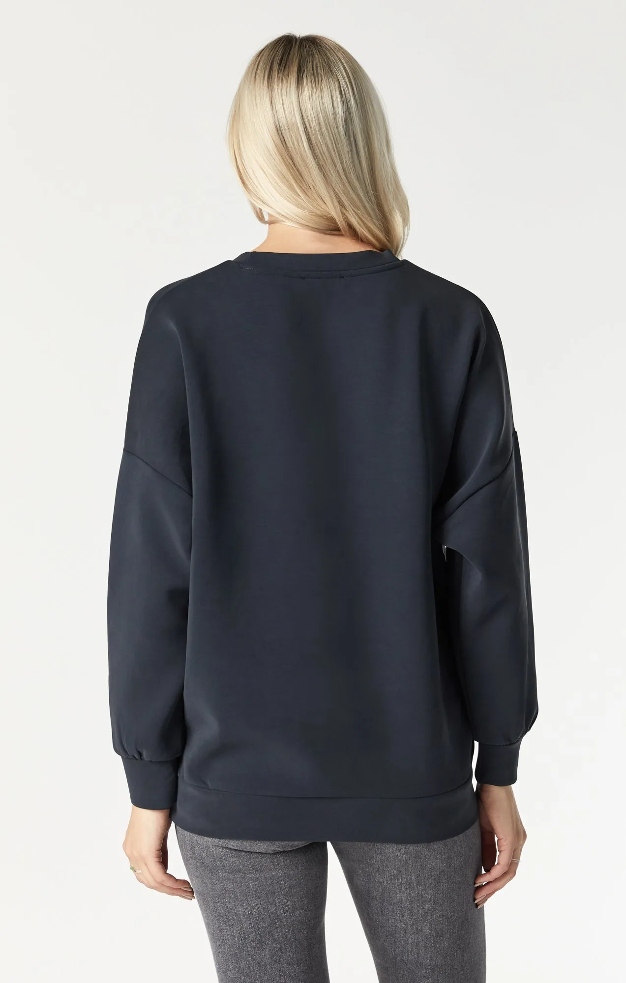 LUXE TOUCH OVERSIZED SWEATSHIRT IN BLACK sold by Mavi product image thumbnail 4