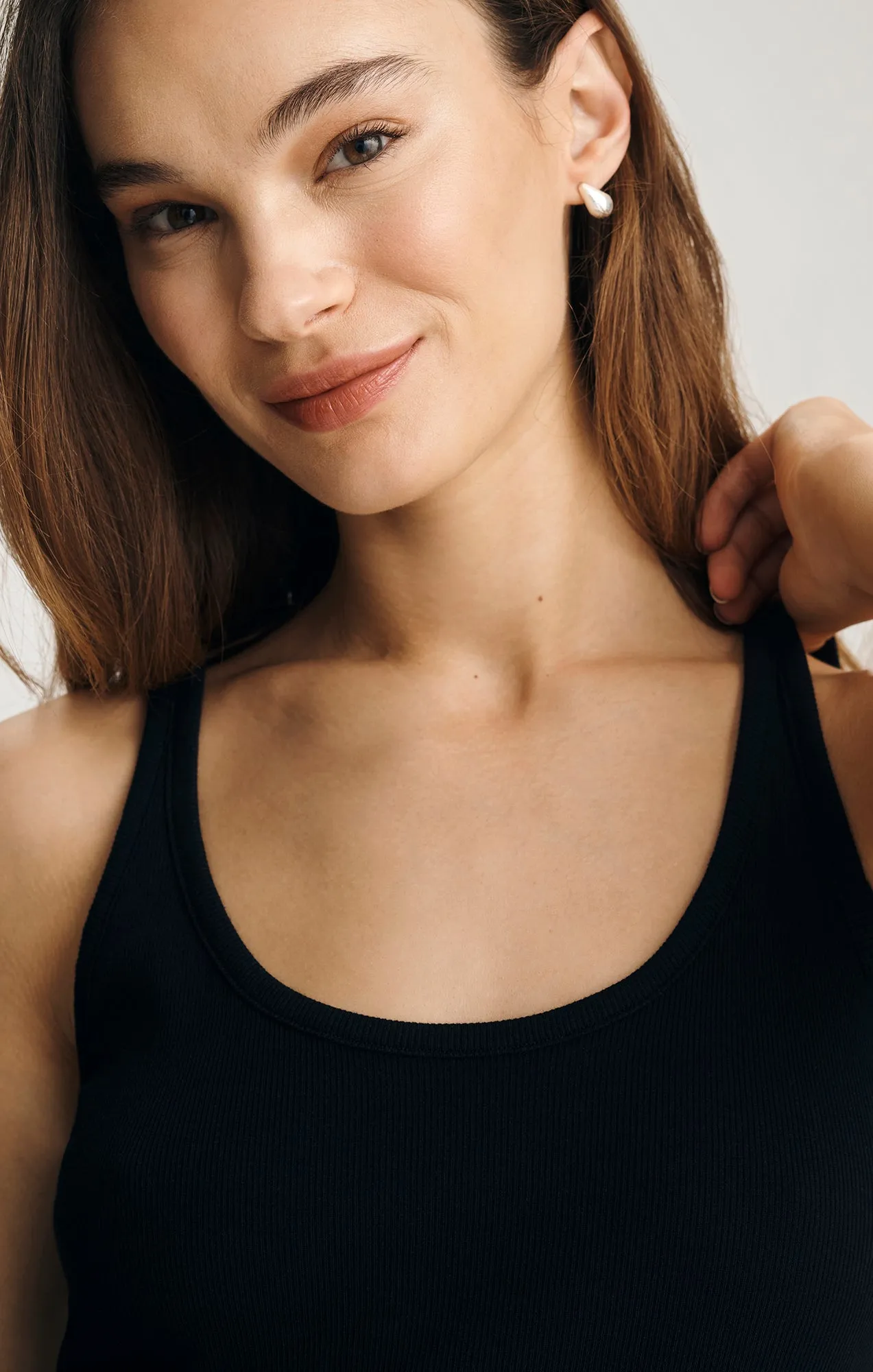 RIBBED SCOOP NECK TANK TOP IN BLACK sold by Mavi product image thumbnail 4