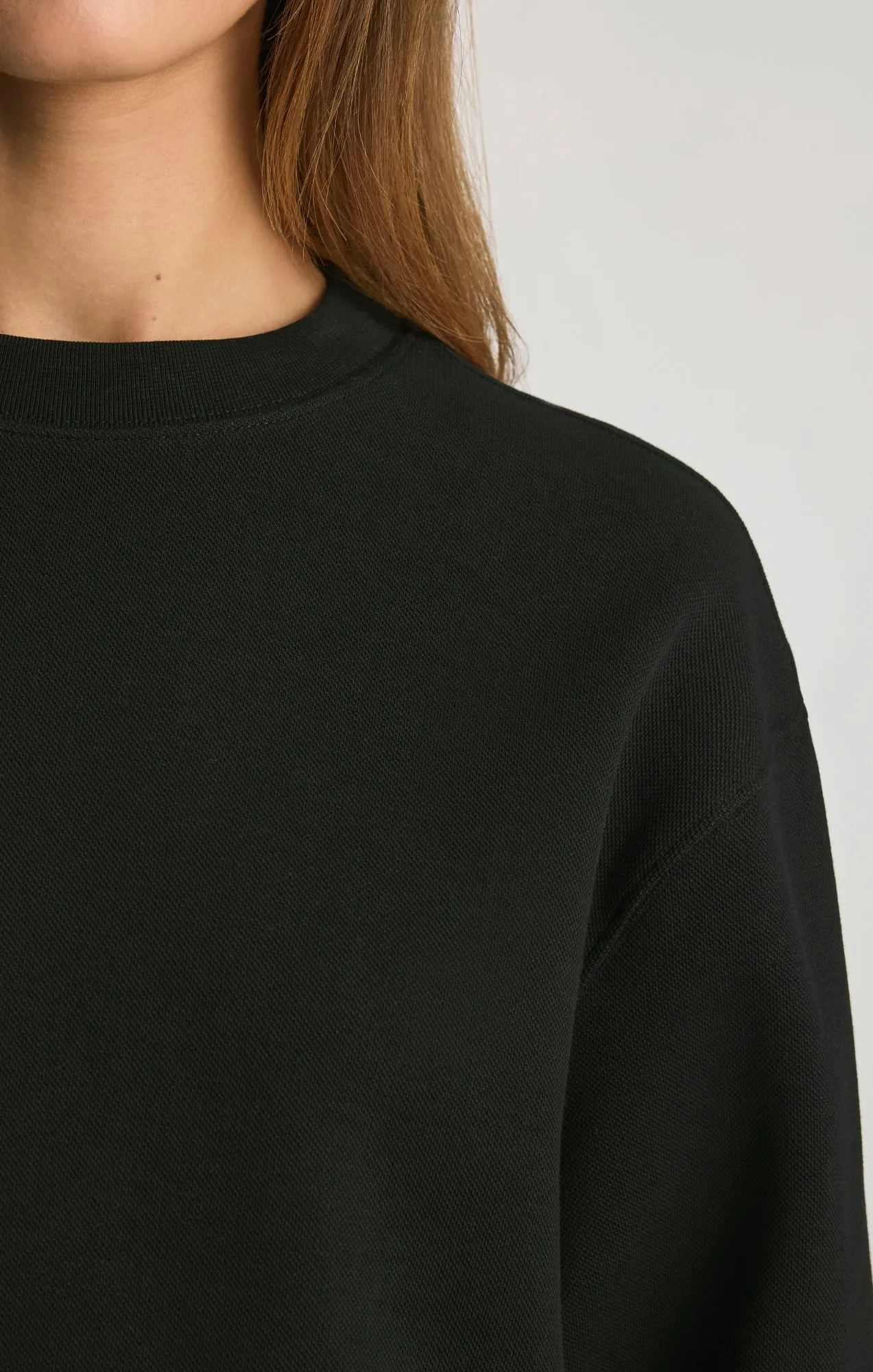PIQUE CREW NECK SWEATSHIRT IN BLACK sold by Mavi product image thumbnail 4