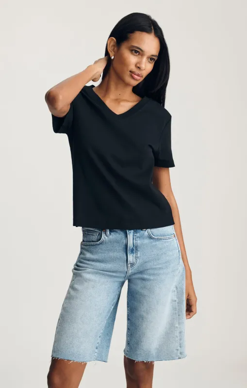 OLIVIA V-NECK T-SHIRT IN BLACK sold by Mavi