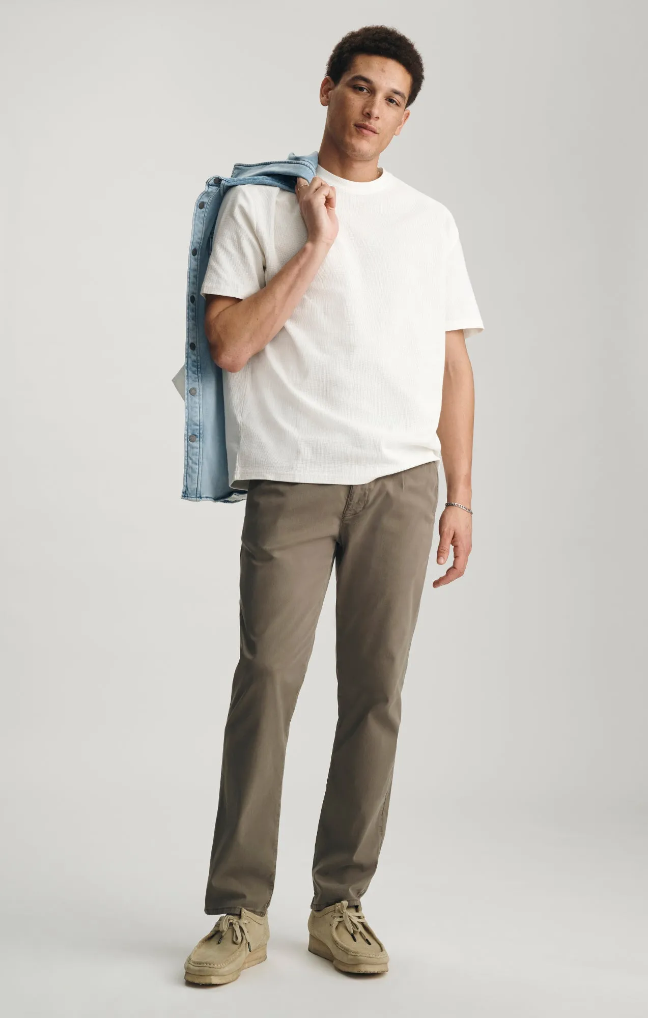 WILL PLEATED STRAIGHT CHINO IN PINE CITY sold by Mavi